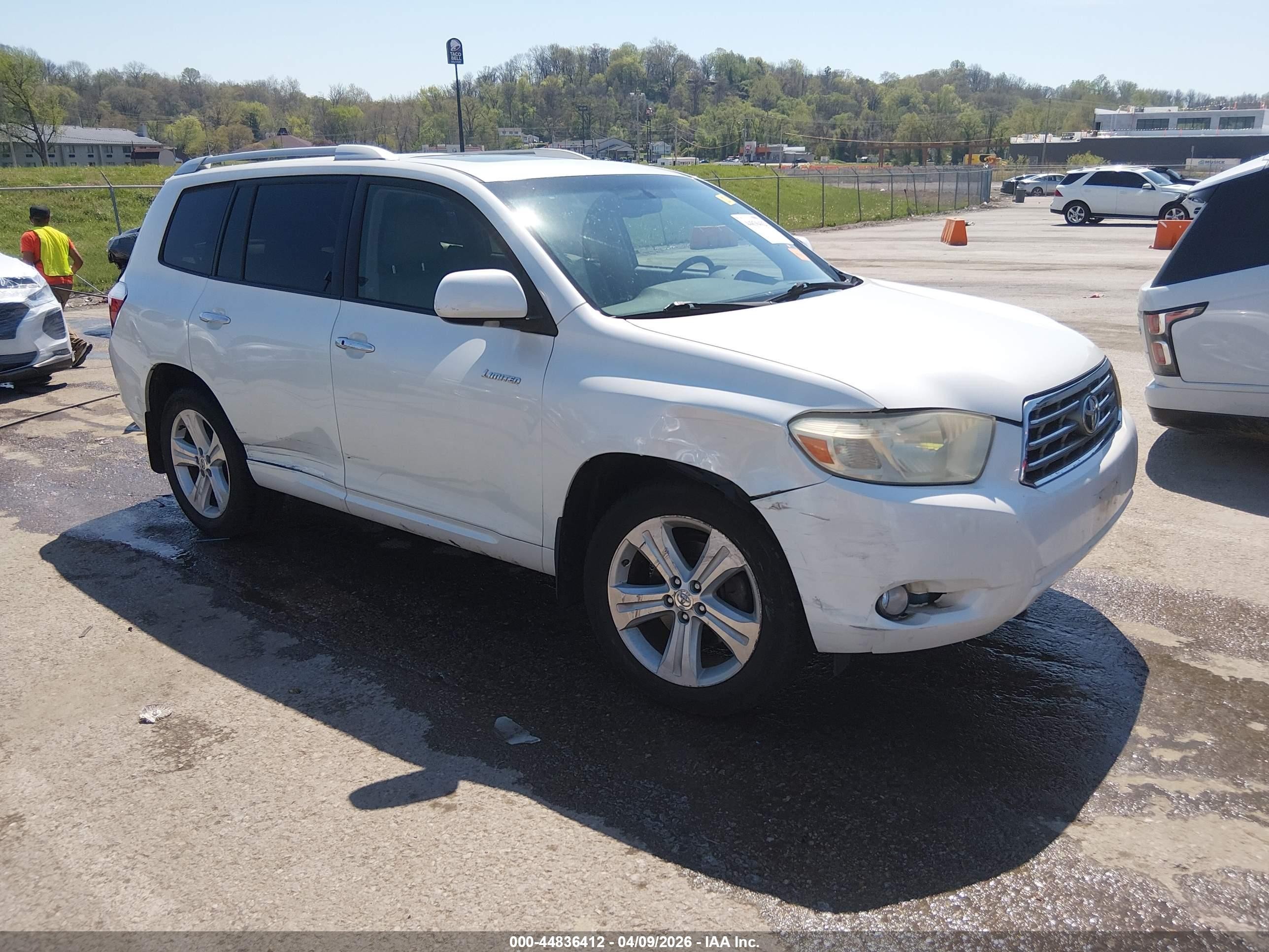 2009 Toyota Highlander Limited, VIN JTEES42A492131569 — Side