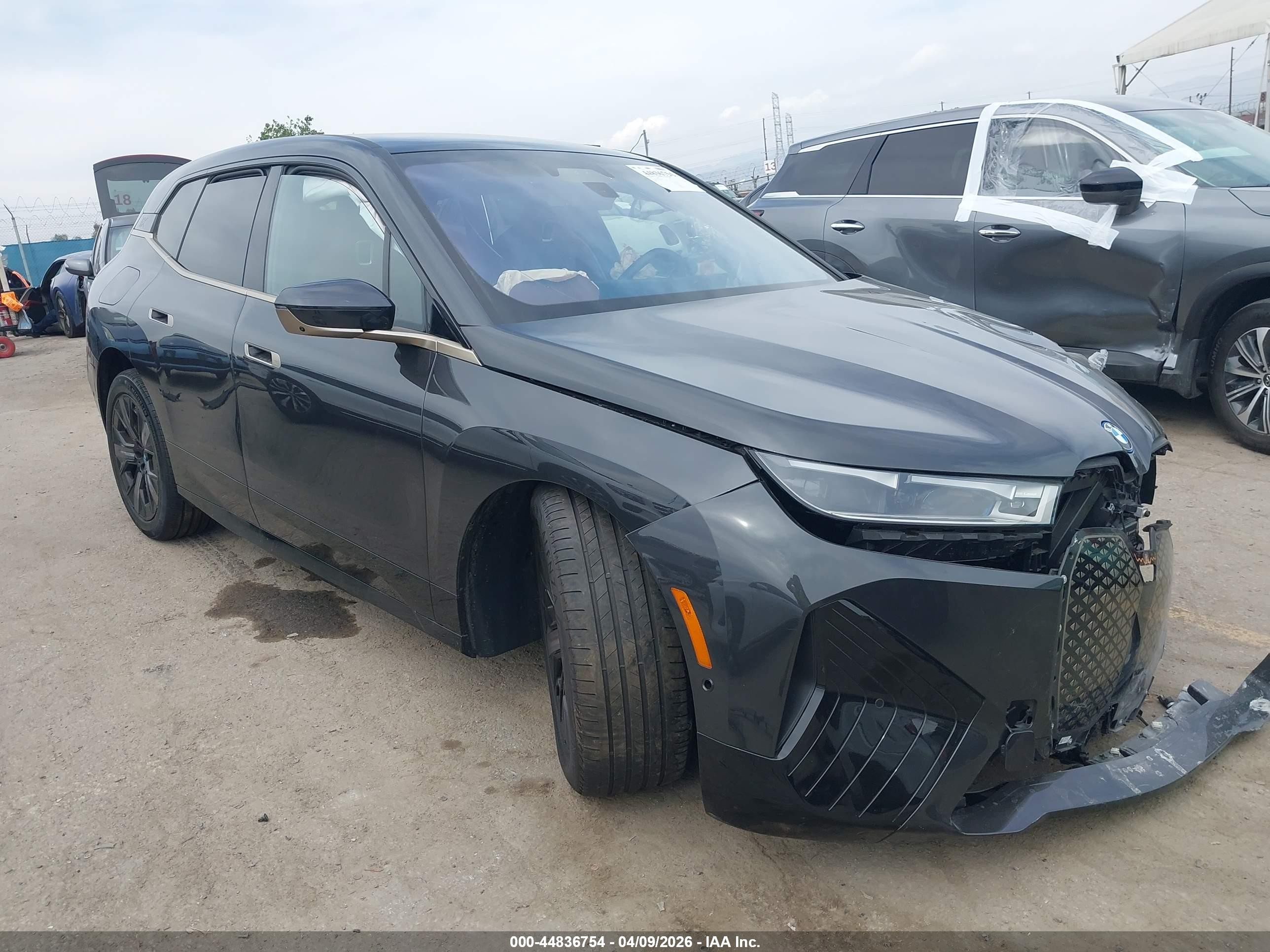 2025 BMW iX xDrive50, VIN WB523CF03SCT84376 — Front end