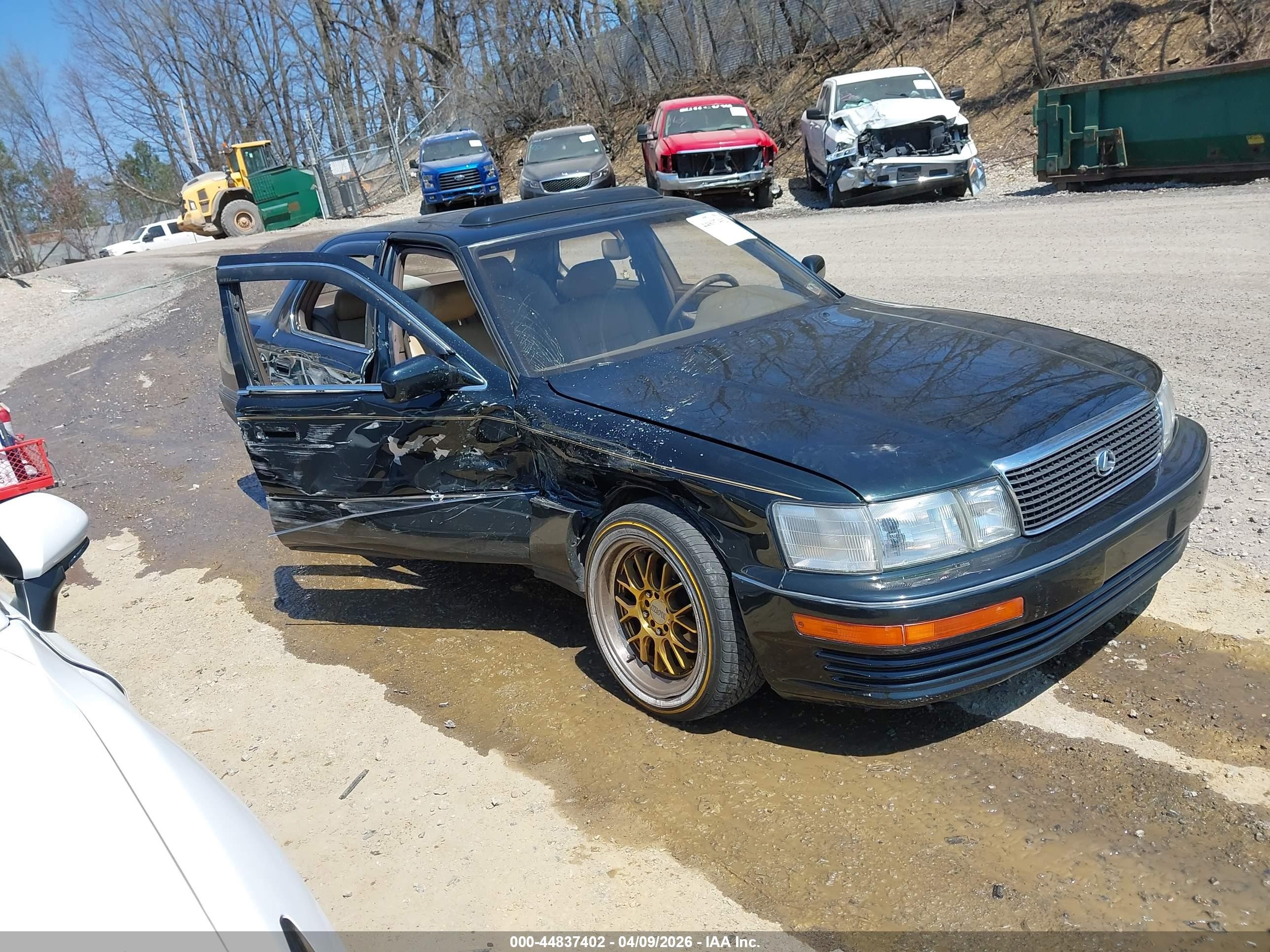 1991 Lexus LS 400, VIN JT8UF11E5M0086698 — Side
