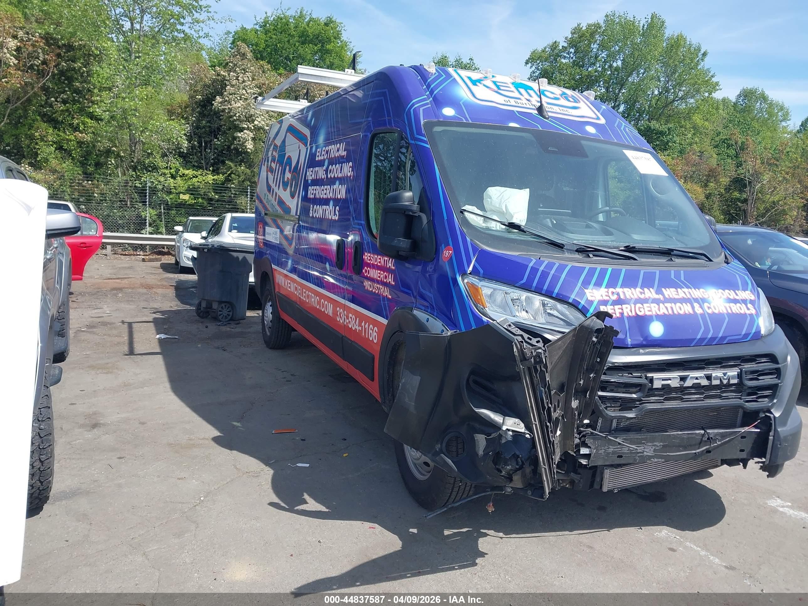 2023 Ram ProMaster Cargo, VIN 3C6LRVDG4PE559941 — Перед