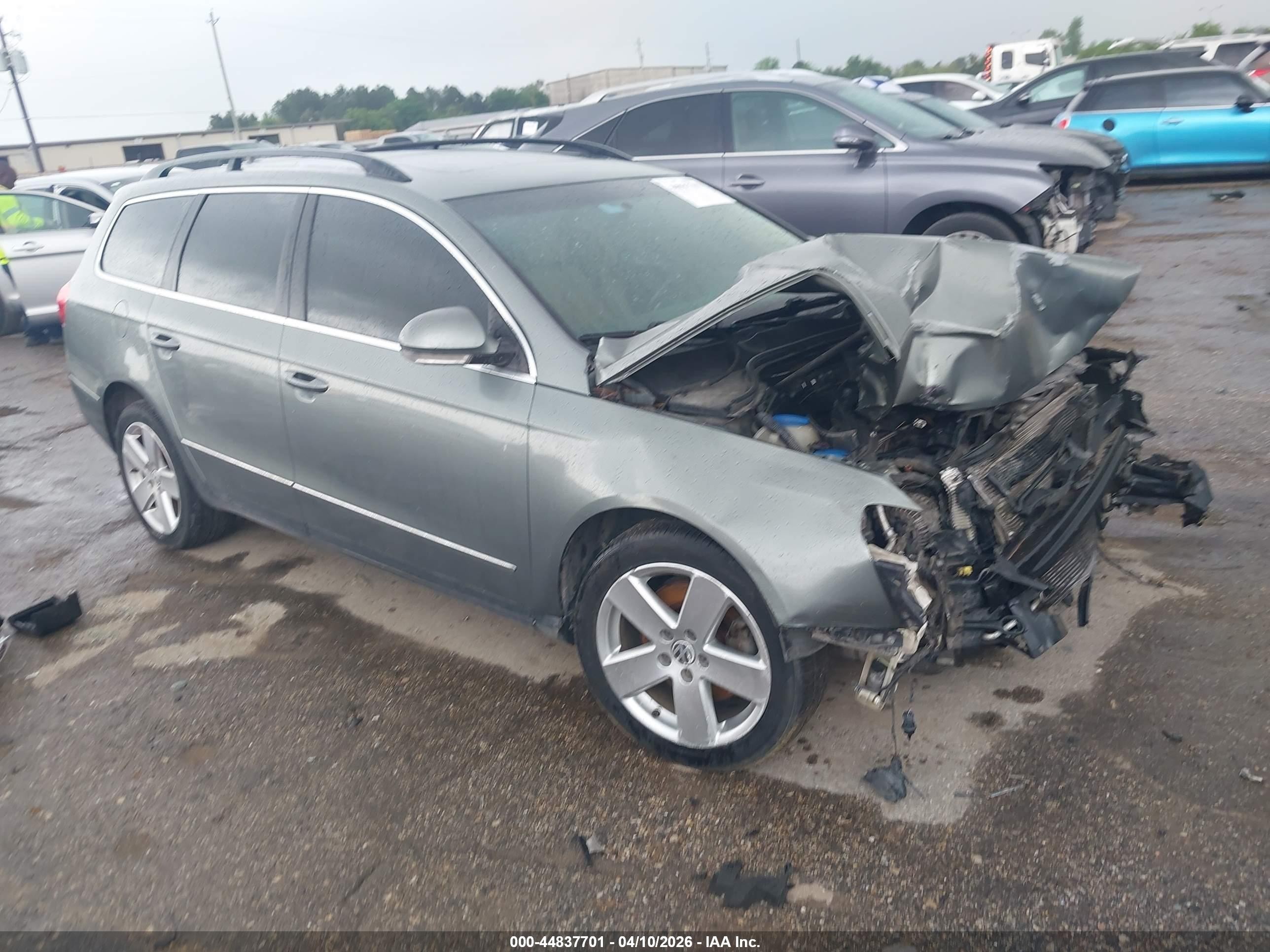 2008 Volkswagen Passat Komfort, VIN WVWLK73C48E033667 — Front end