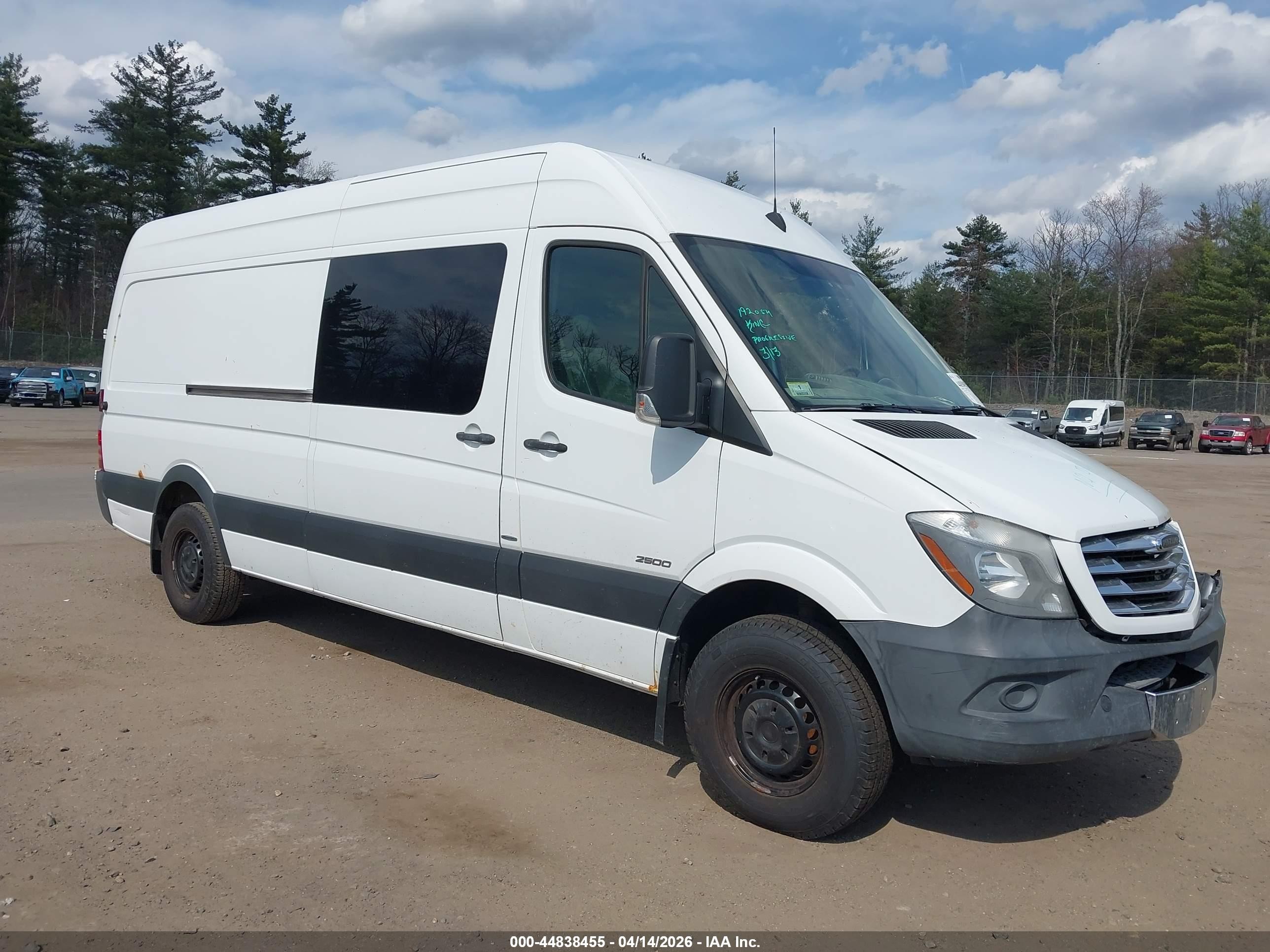 2014 Freightliner Sprinter, VIN WDRPE8DC8E5870513 — Front end