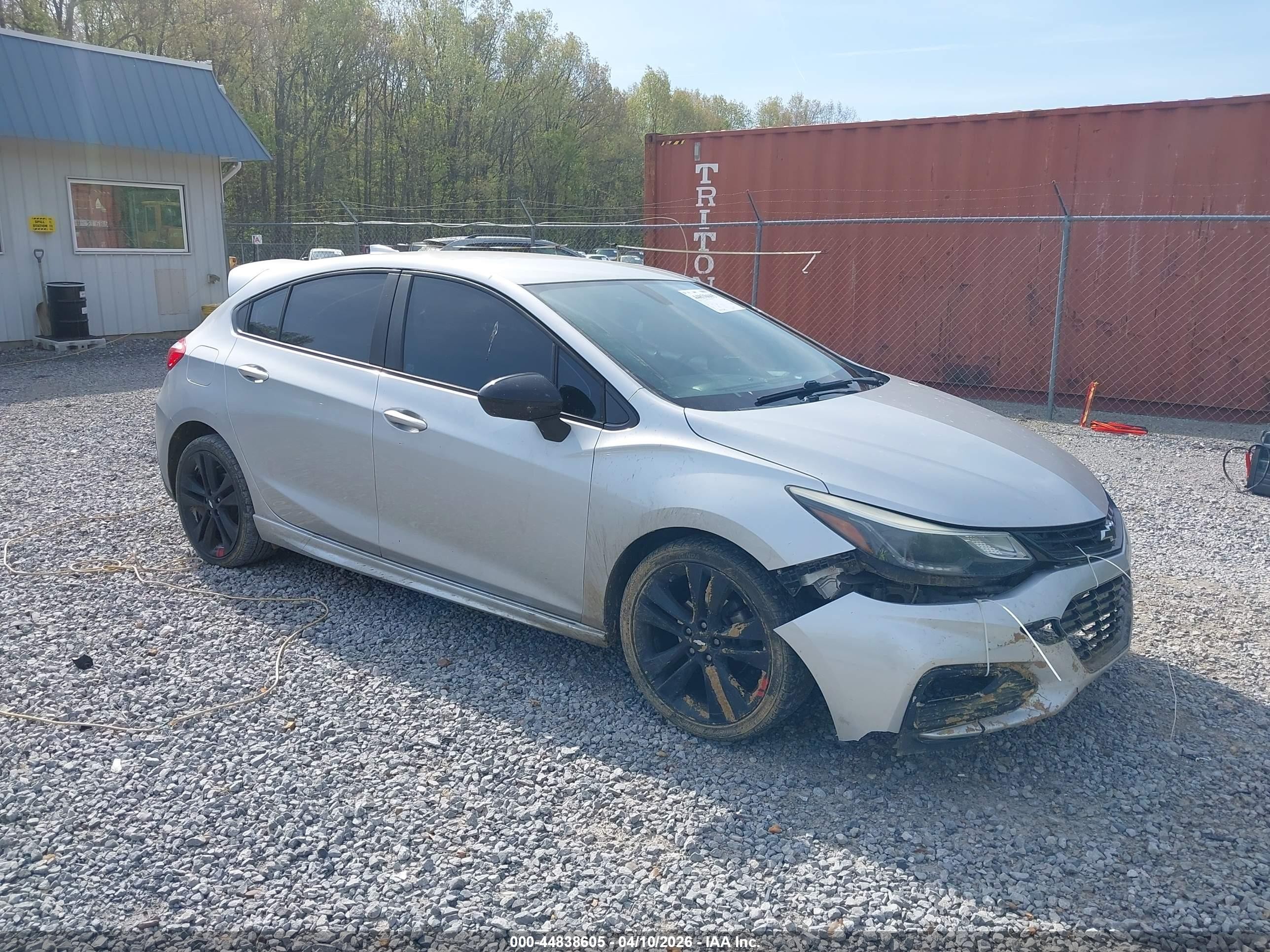 2018 Chevrolet Cruze LT, VIN 3G1BE6SM2JS571375 — Front end