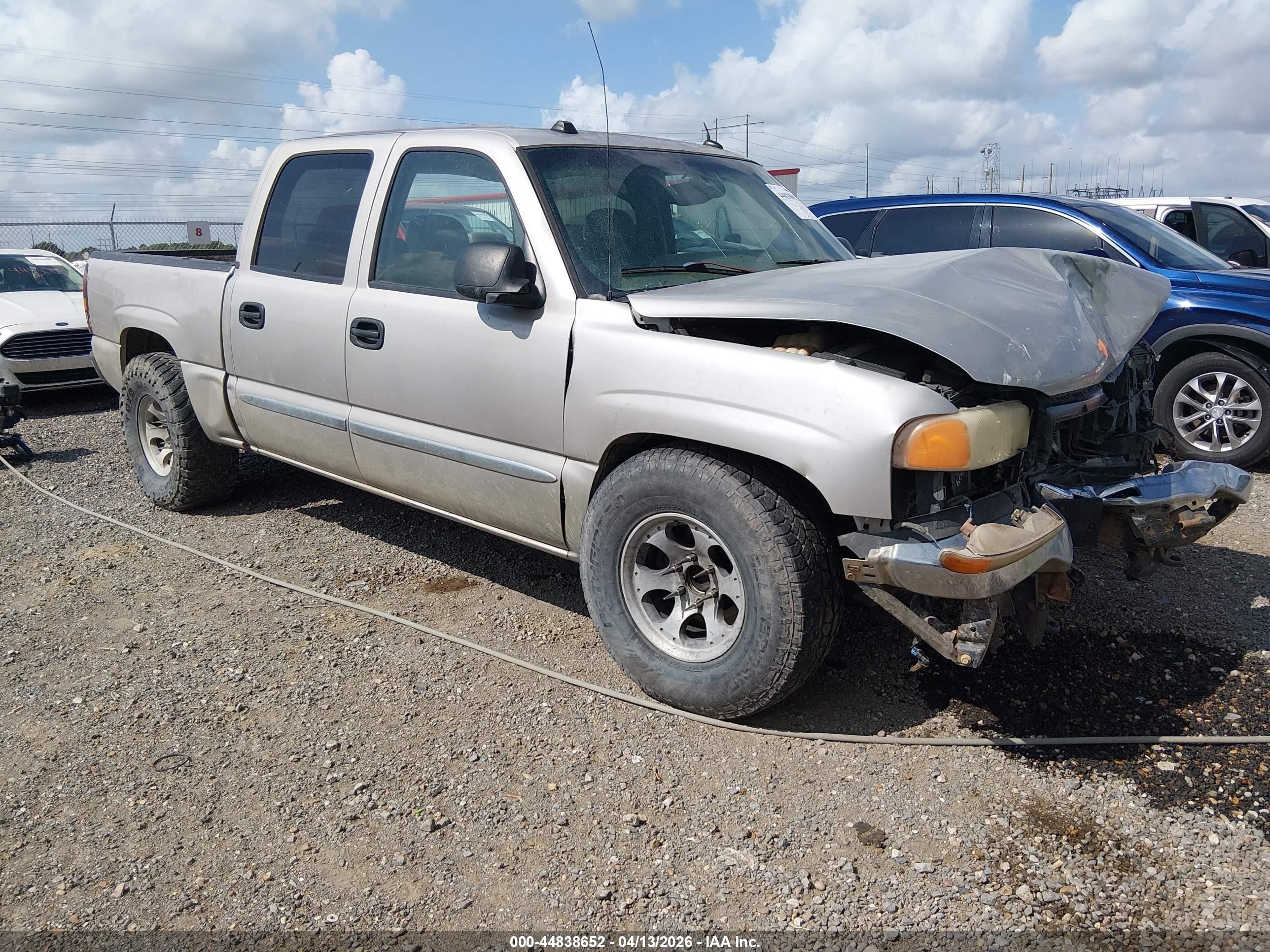 2005 GMC Sierra 1500 SLT, VIN 2GTEC13T851190831 — Перед