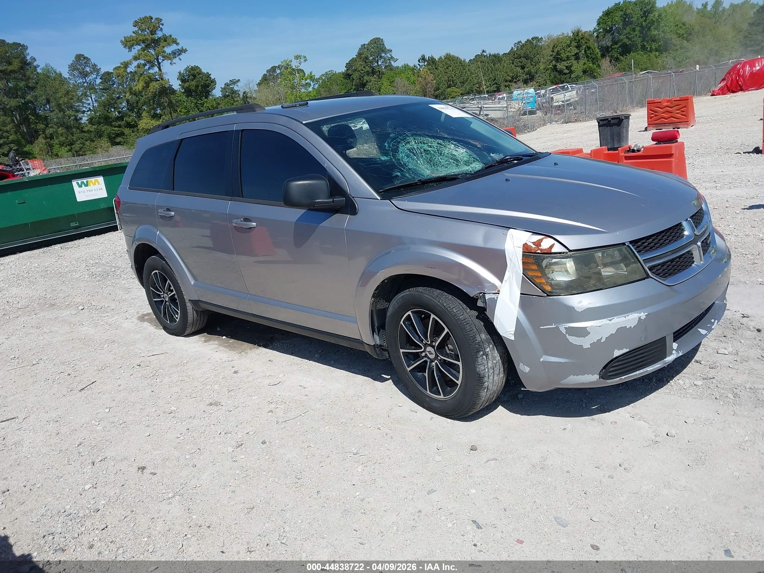 2018 Dodge Journey SE, VIN 3C4PDCAB5JT384768 — Auction photo
