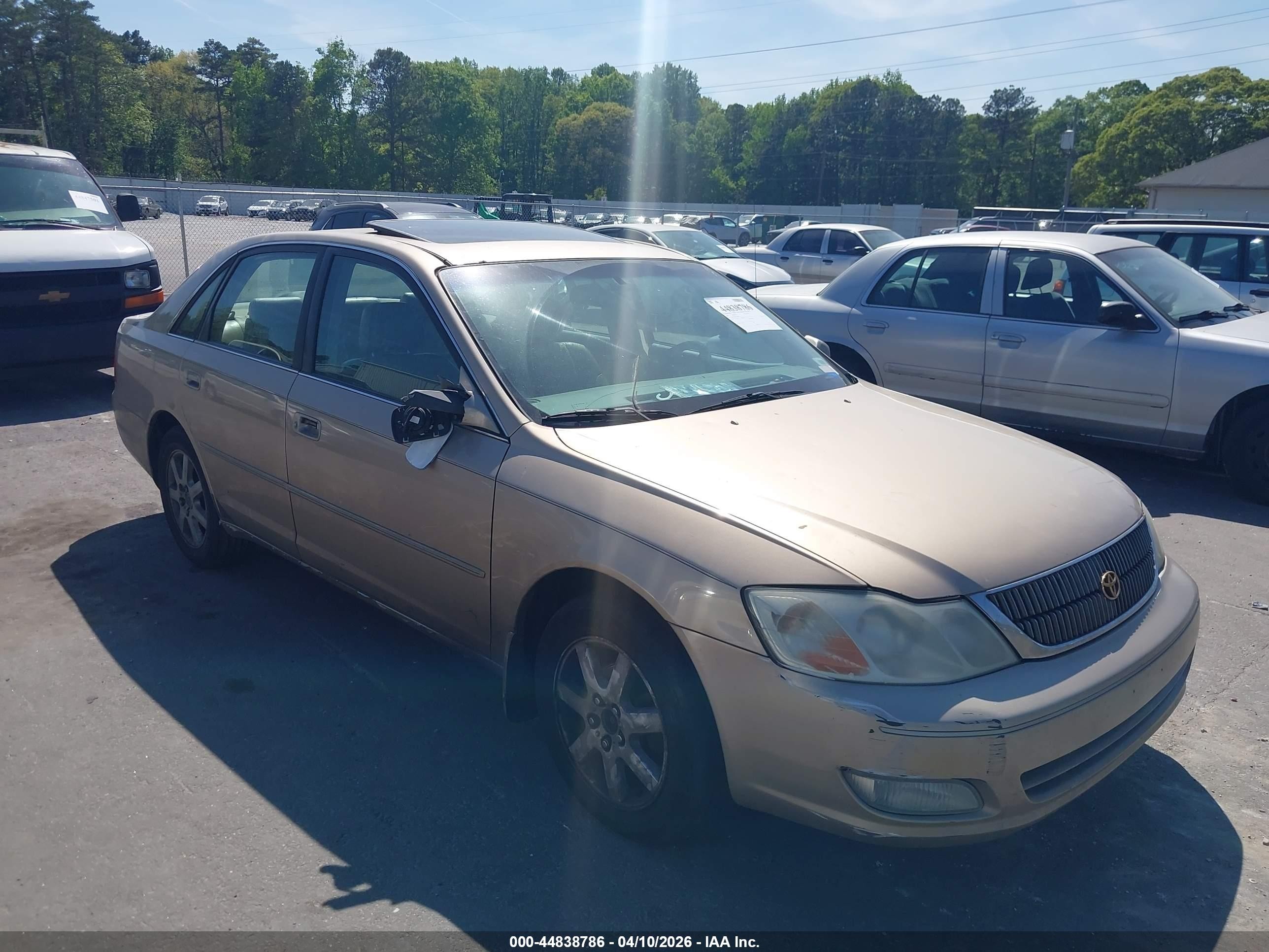 2001 Toyota Avalon XLS, VIN 4T1BF28B91U174860 — Normal wear