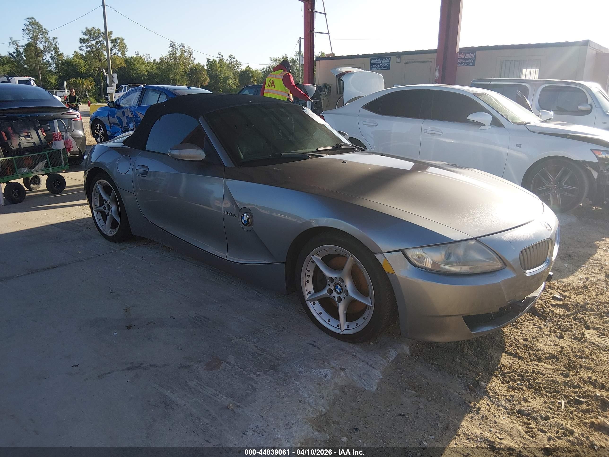 2007 BMW Z4 3.0si, VIN 4USBU53597LW92974 — Front end