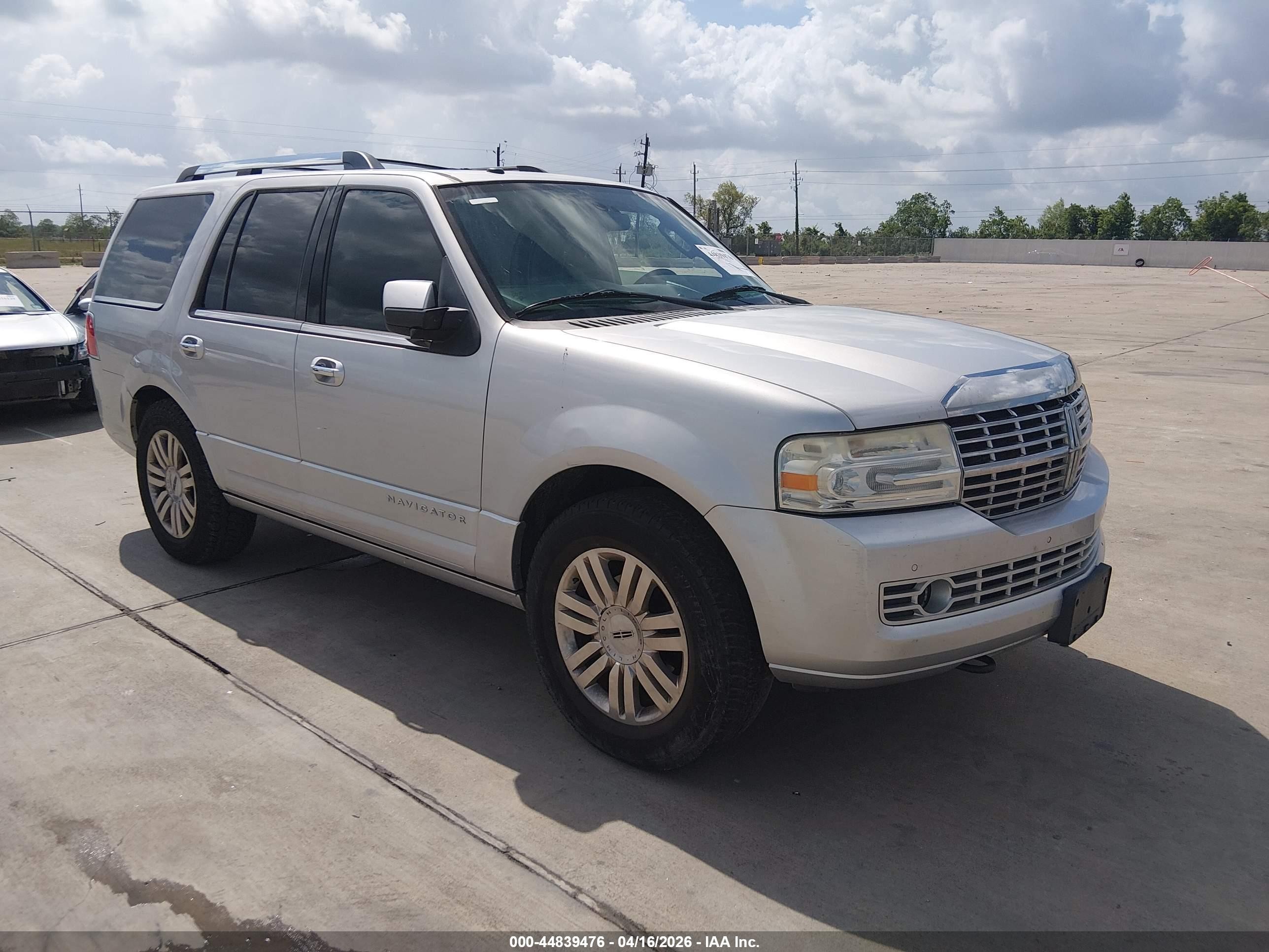 2014 Lincoln Navigator, VIN 5LMJJ2H52EEL06357 — Repossession