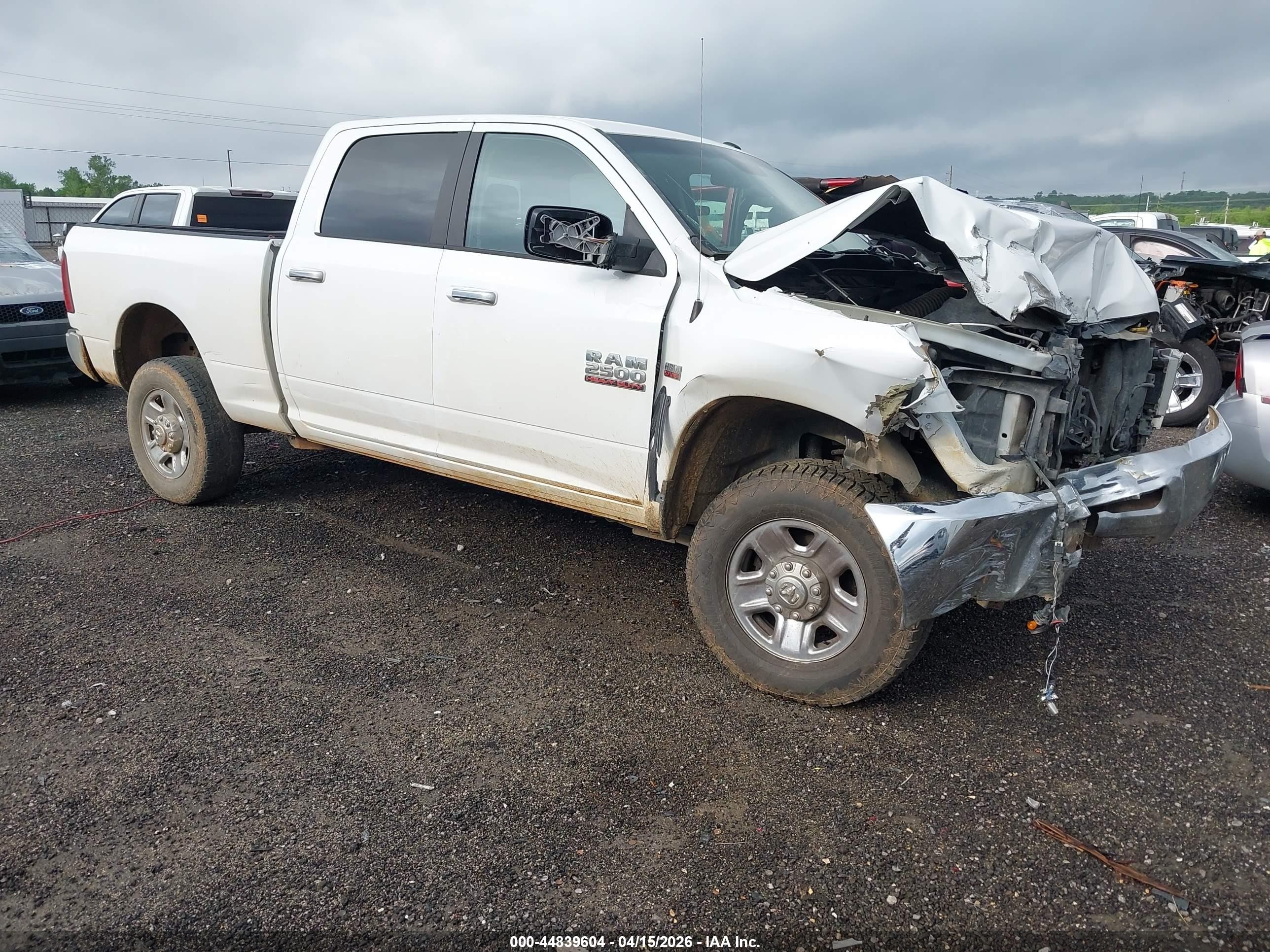 2017 Ram 2500 SLT, VIN 3C6TR5DT1HG620391 — Front end
