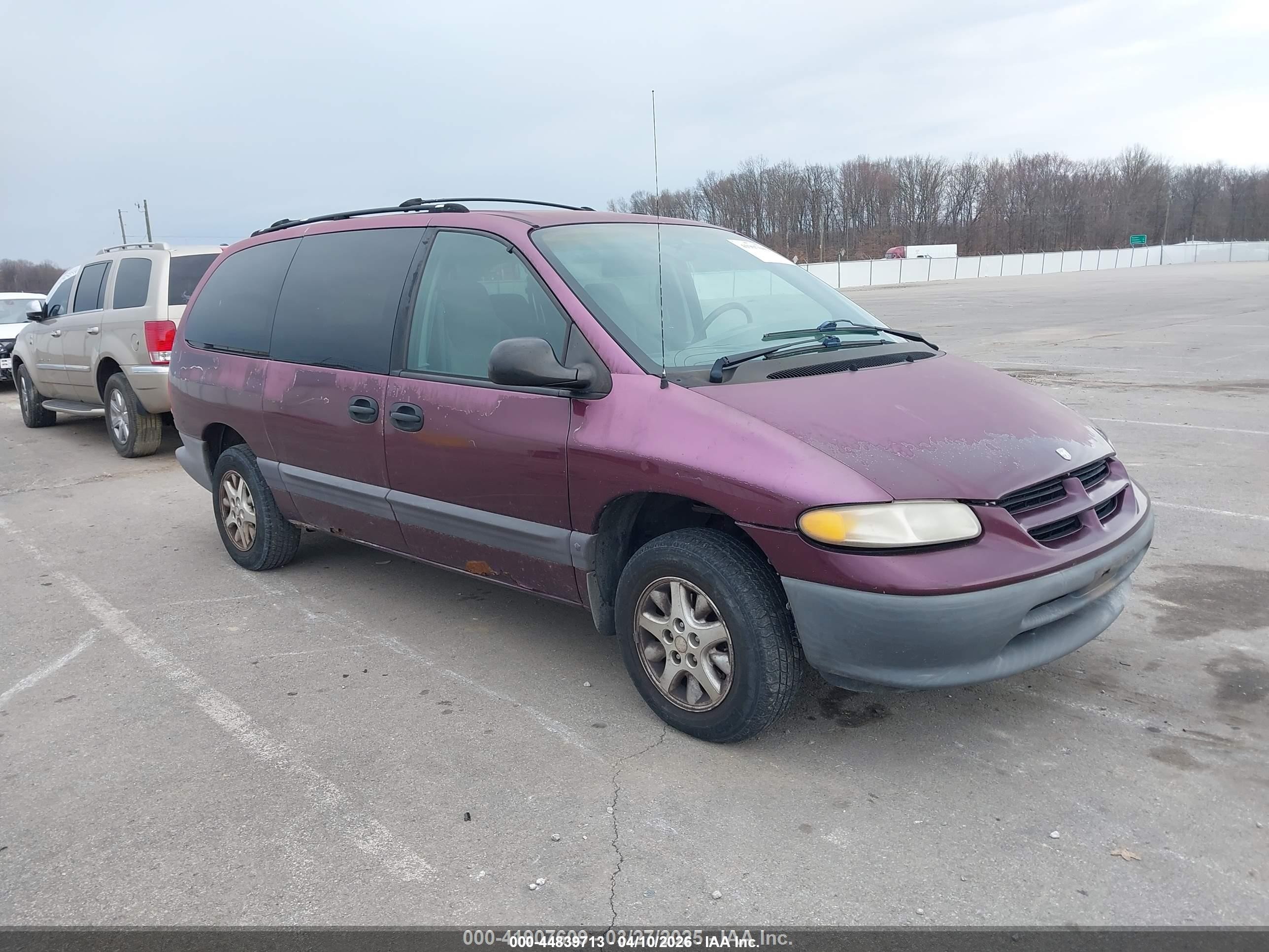 1998 Dodge Caravan SE, VIN 1B4GP44G9WB751973 — Перед
