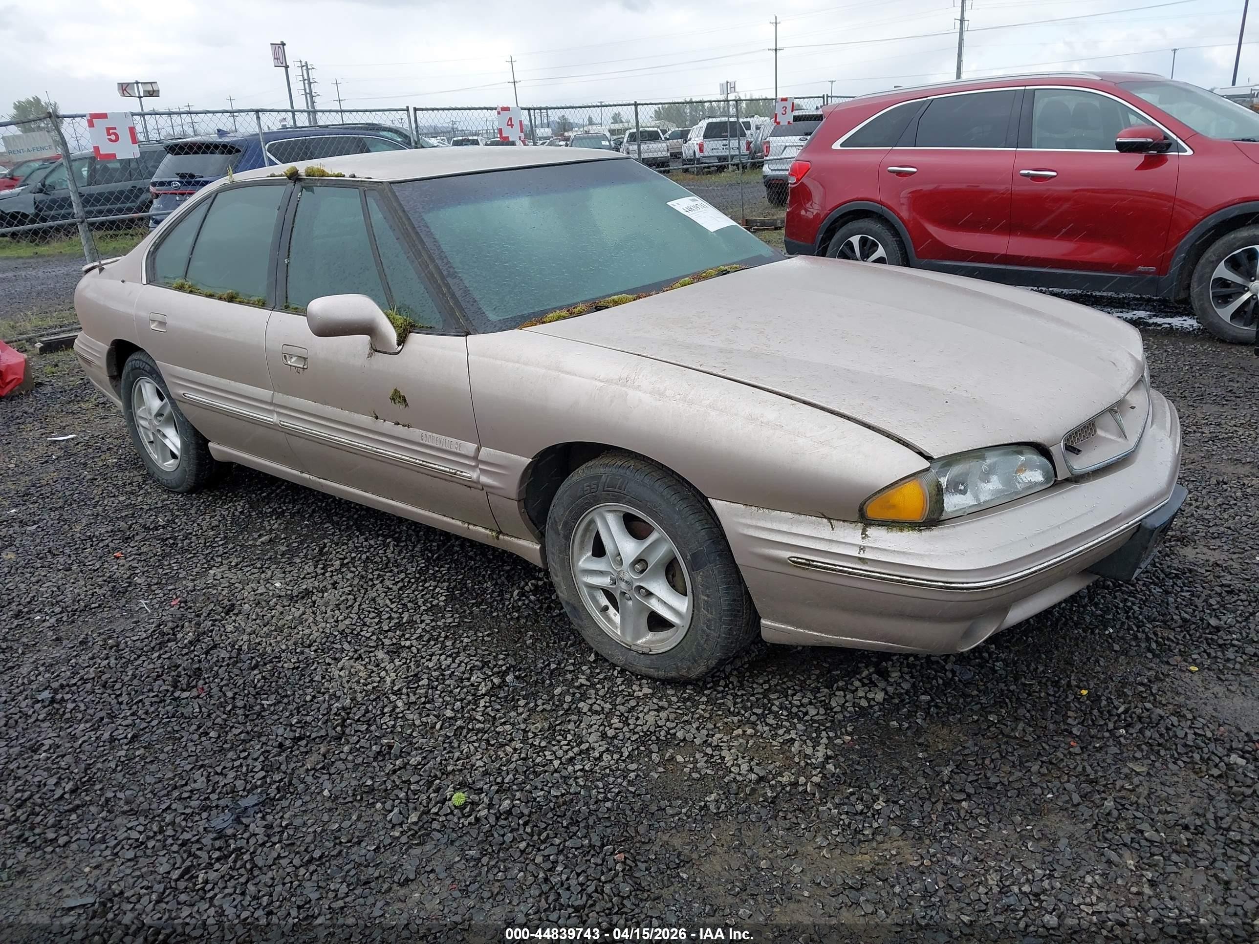 1999 Pontiac Bonneville SE, VIN 1G2HX52K5XH232927 — Normal wear