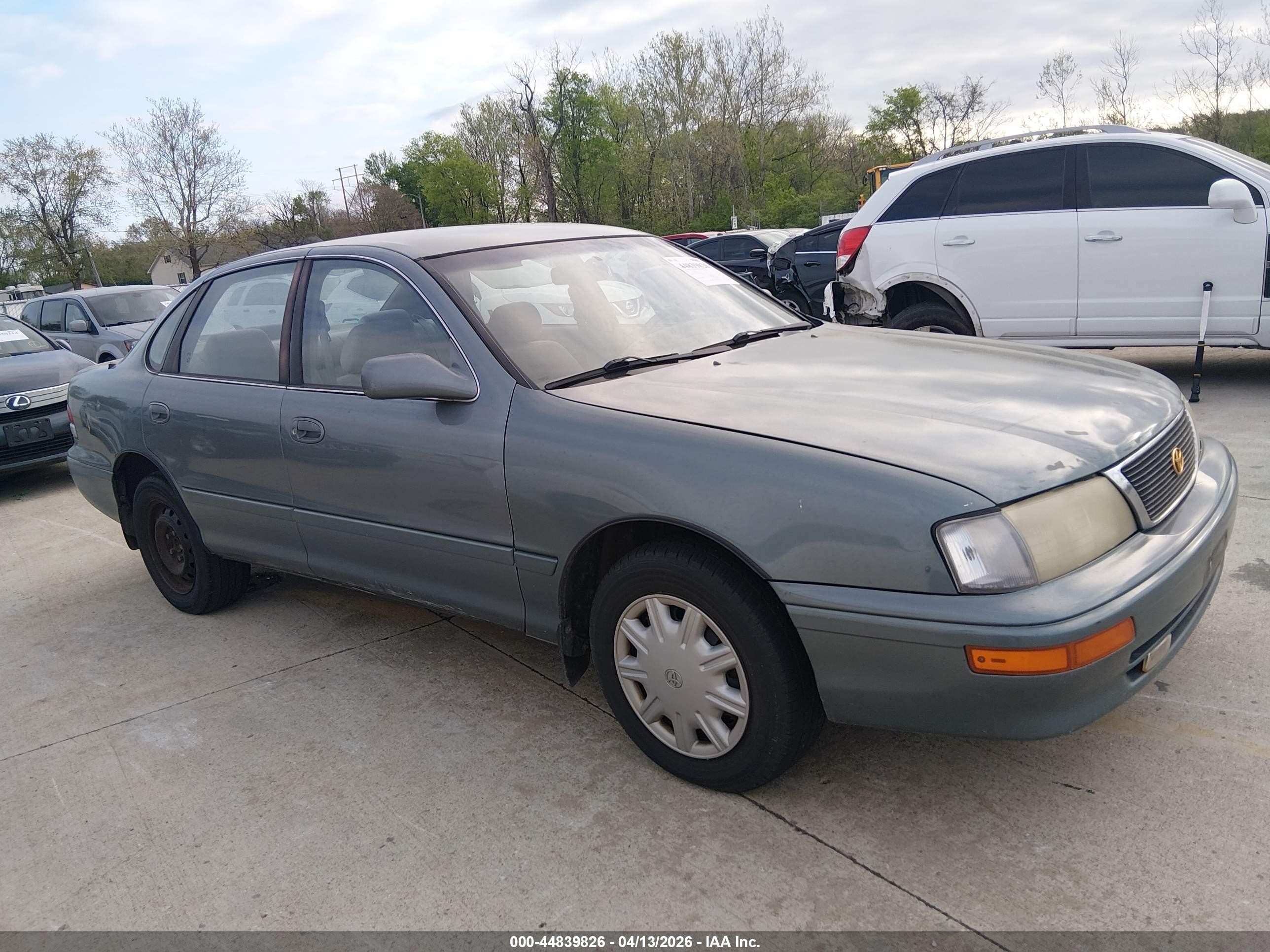 1996 Toyota Avalon XL, VIN 4T1BF12B3TU089857 — Normal wear