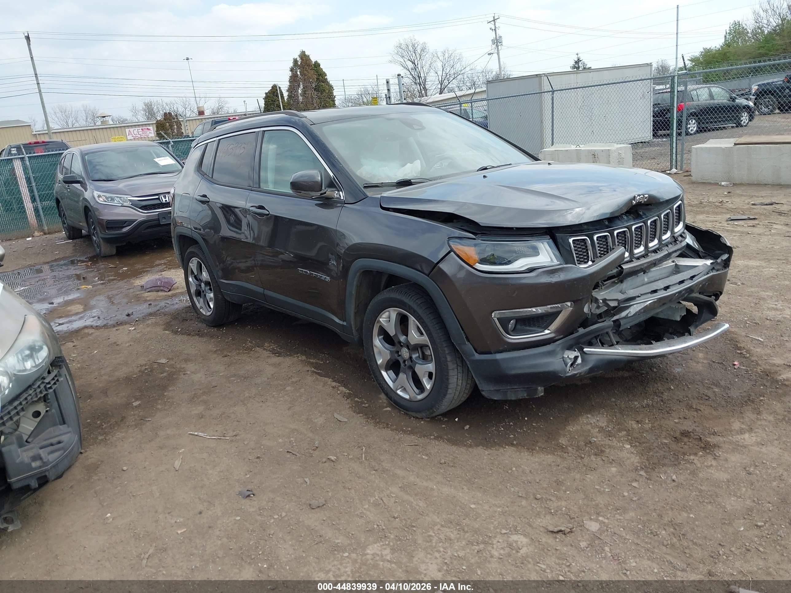 2018 Jeep Compass Limited, VIN 3C4NJDCB6JT153641 — Front end