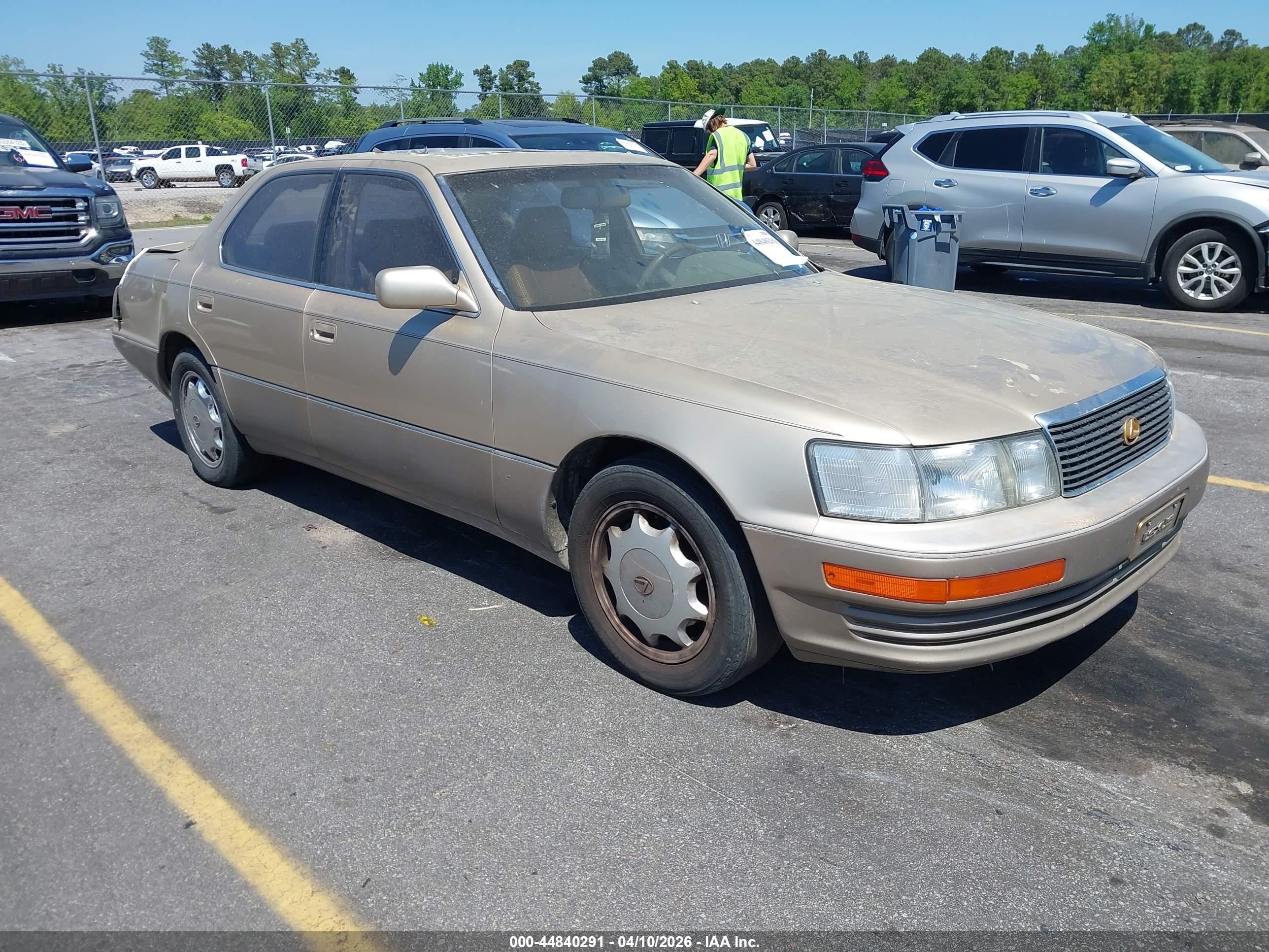 1994 Lexus LS 400, VIN JT8UF11E8R0200992 — Rear end