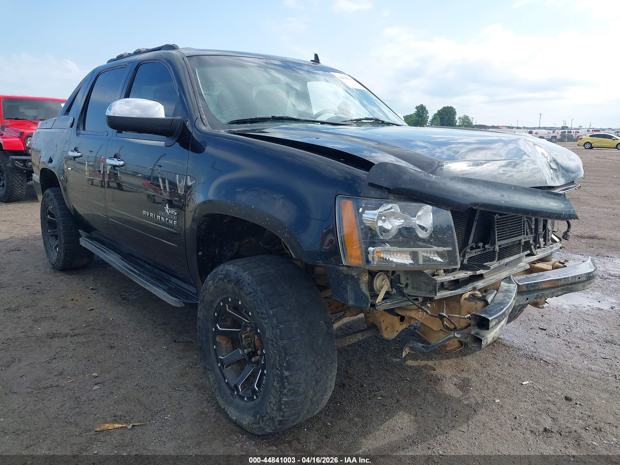 2013 Chevrolet Avalanche LS, VIN 3GNMCEE03DG198287 — Front end