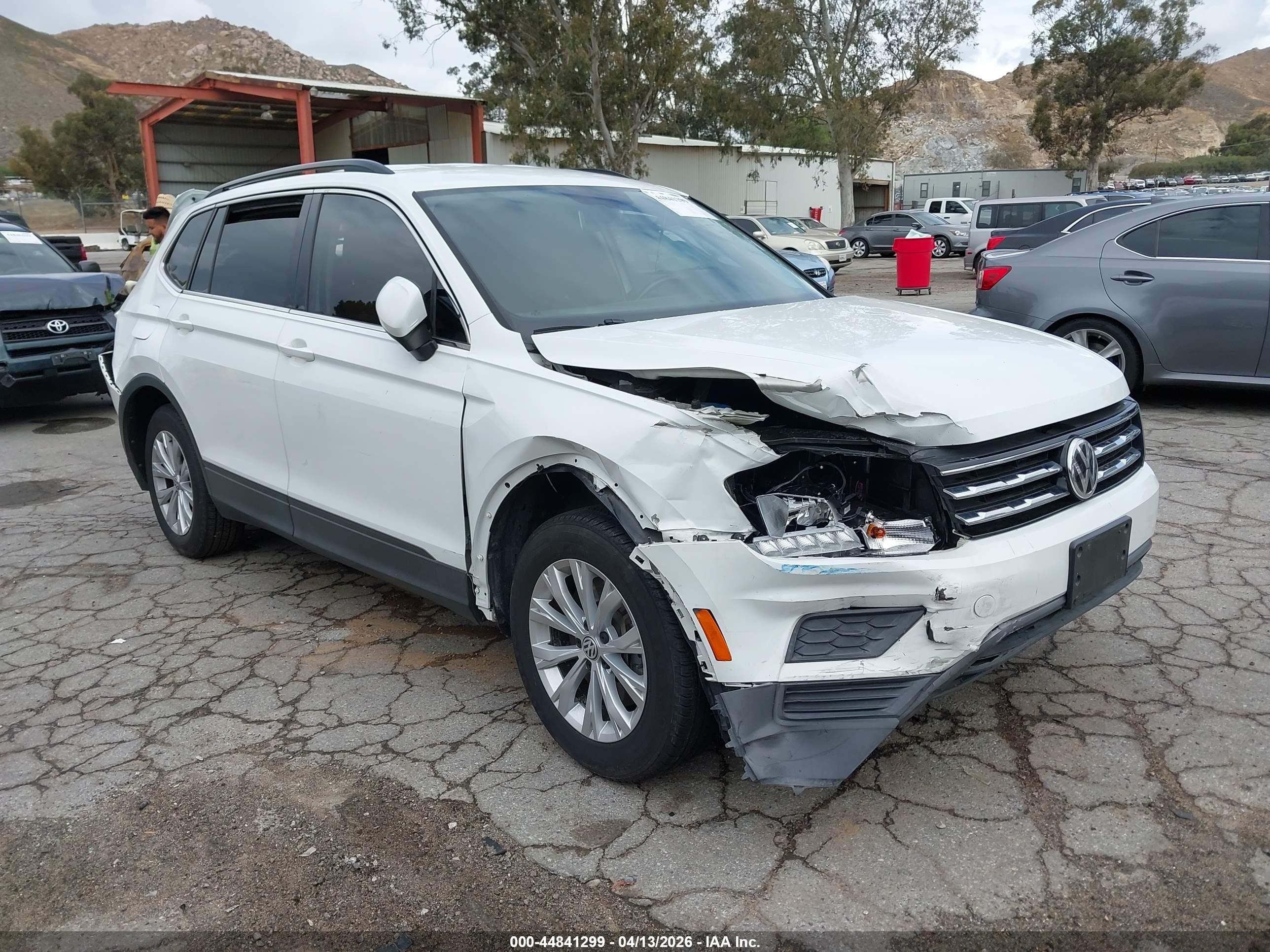 2019 Volkswagen Tiguan SE, VIN 3VV3B7AX4KM049084 — All over