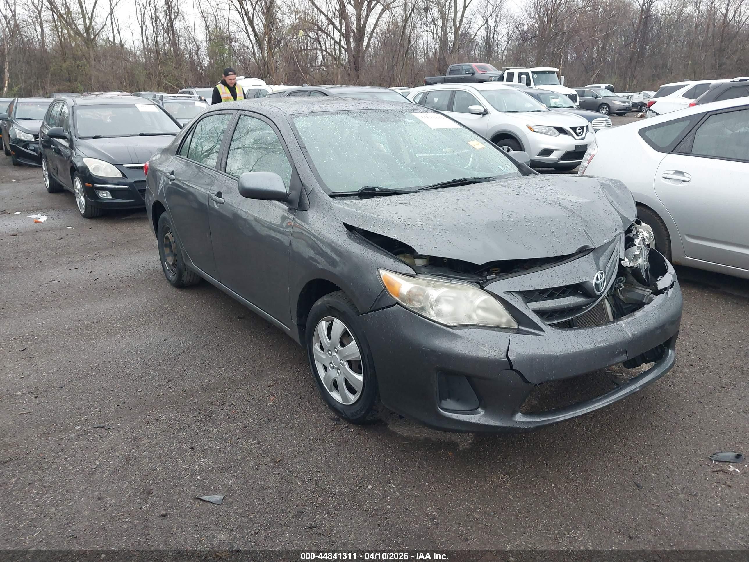 2011 Toyota Corolla LE, VIN 2T1BU4EE7BC656696 — Front end