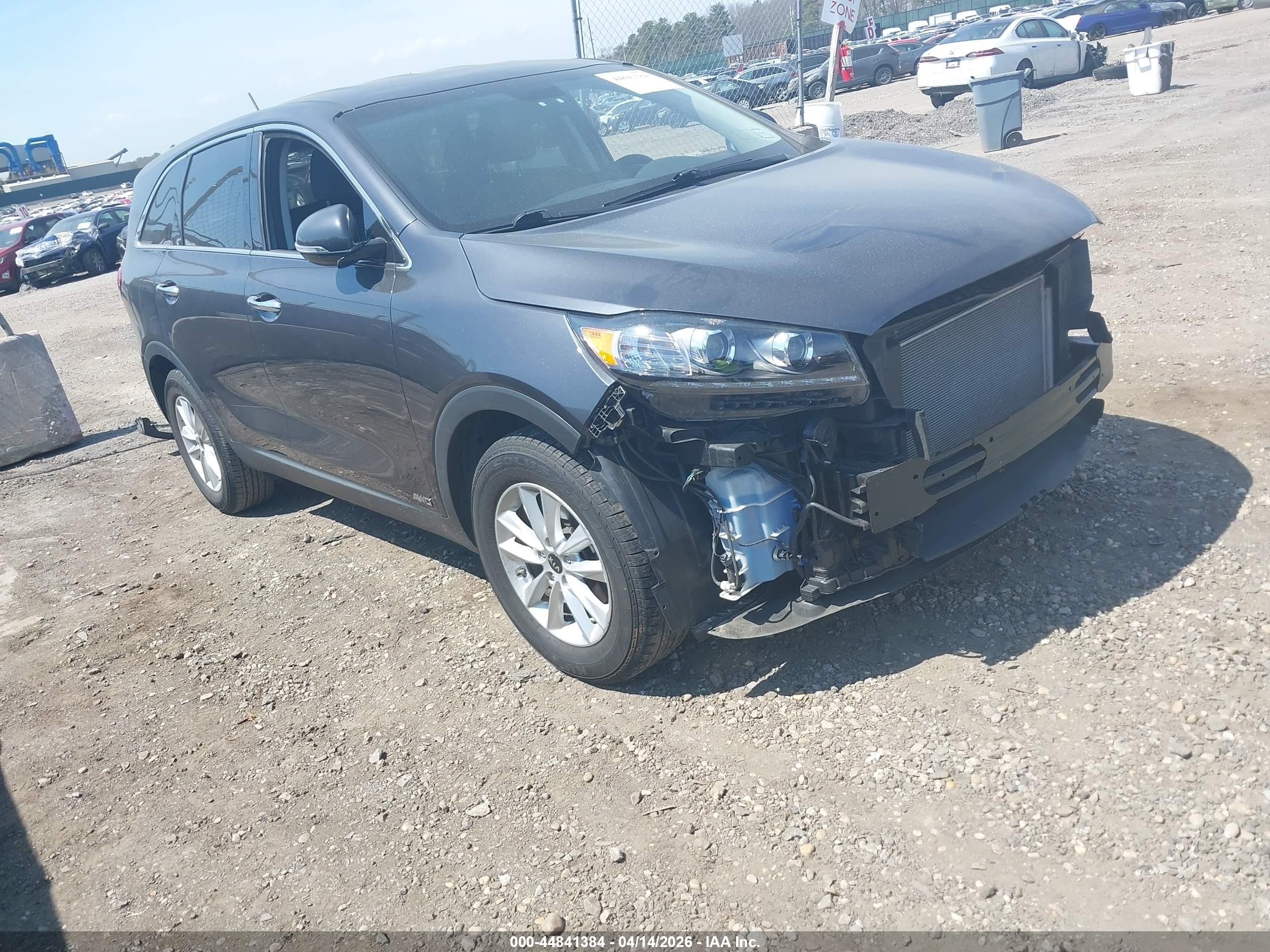 2019 Kia Sorento LX, VIN 5XYPGDA32KG557550 — Front end