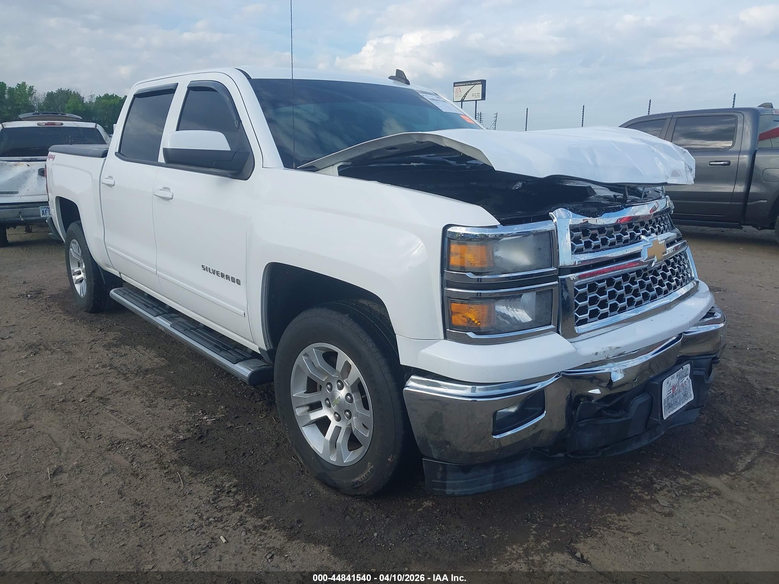 2015 Chevrolet Silverado 1500 LT, VIN 3GCUKREC1FG533143 — Front end