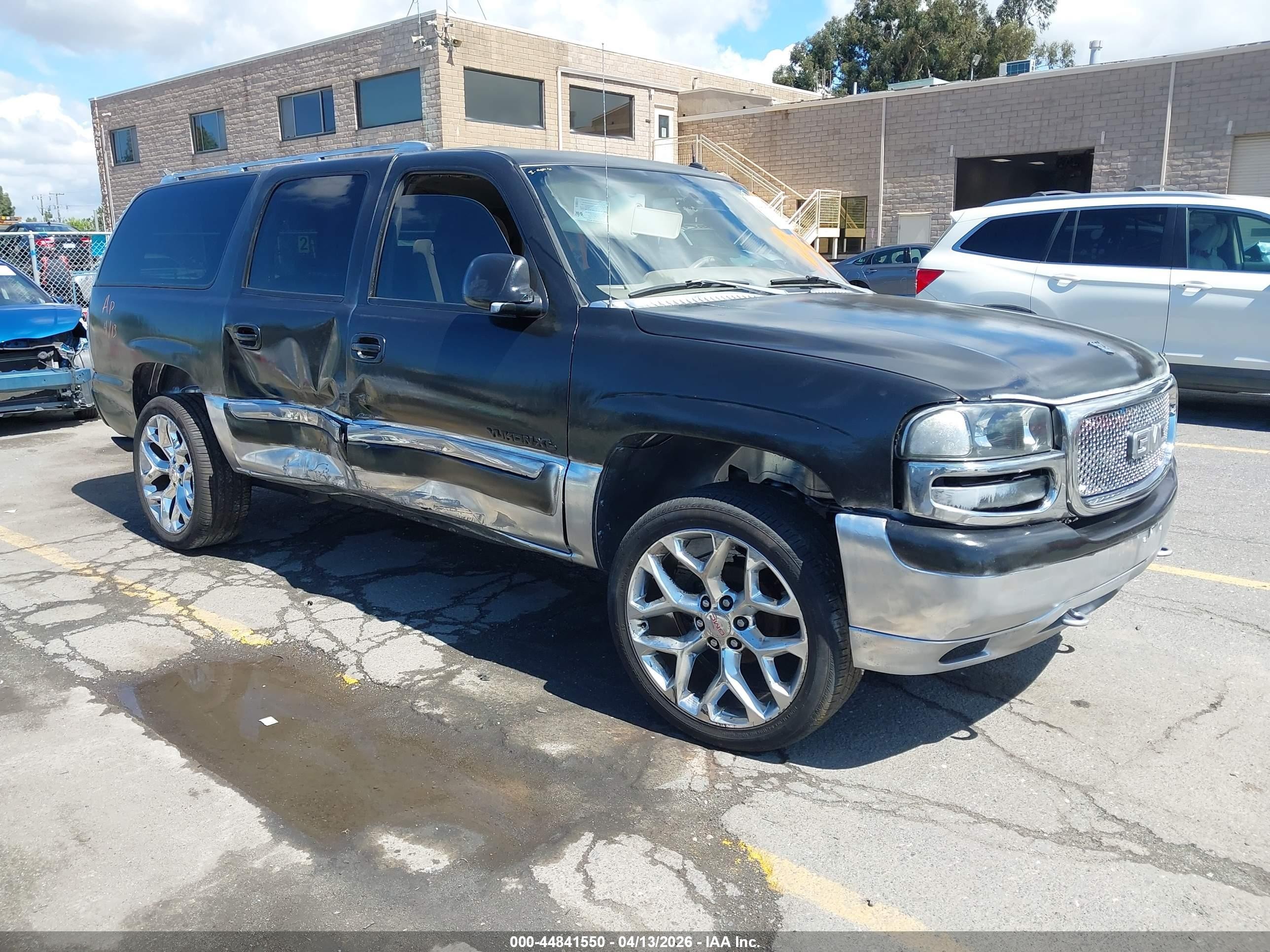 2005 GMC Yukon XL SLT, VIN 1GKFK16Z95J100815 — Side