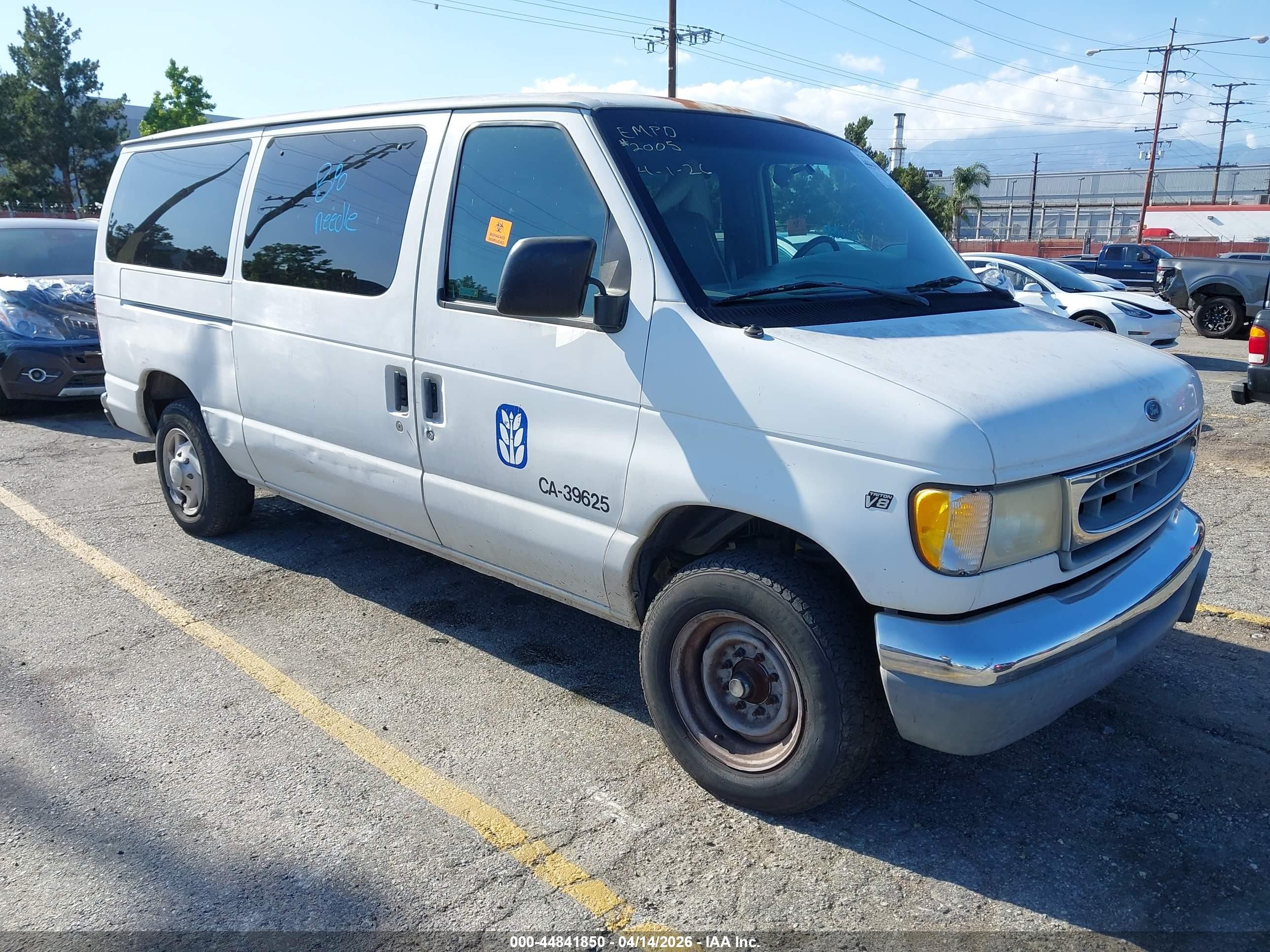 1998 Ford Econoline Wagon XL, VIN 1FBNE31L9WHA20053 — Side