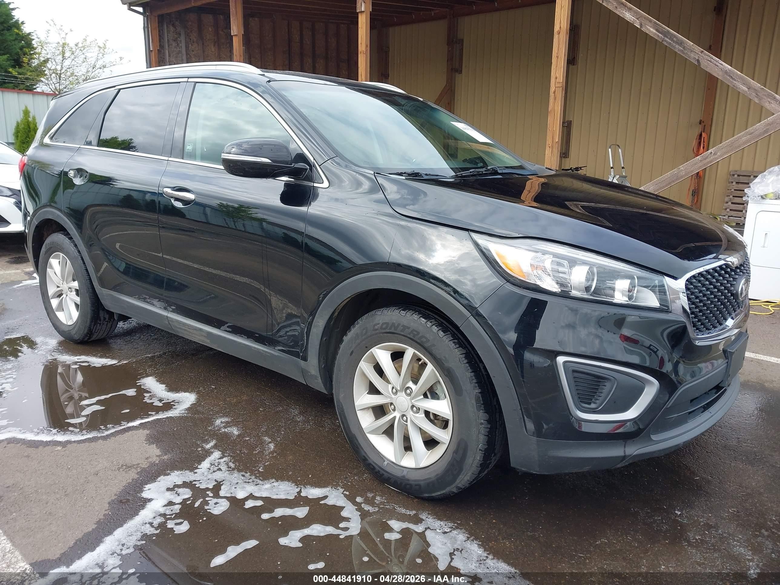 2016 Kia Sorento LX, VIN 5XYPG4A3XGG152253 — Normal wear