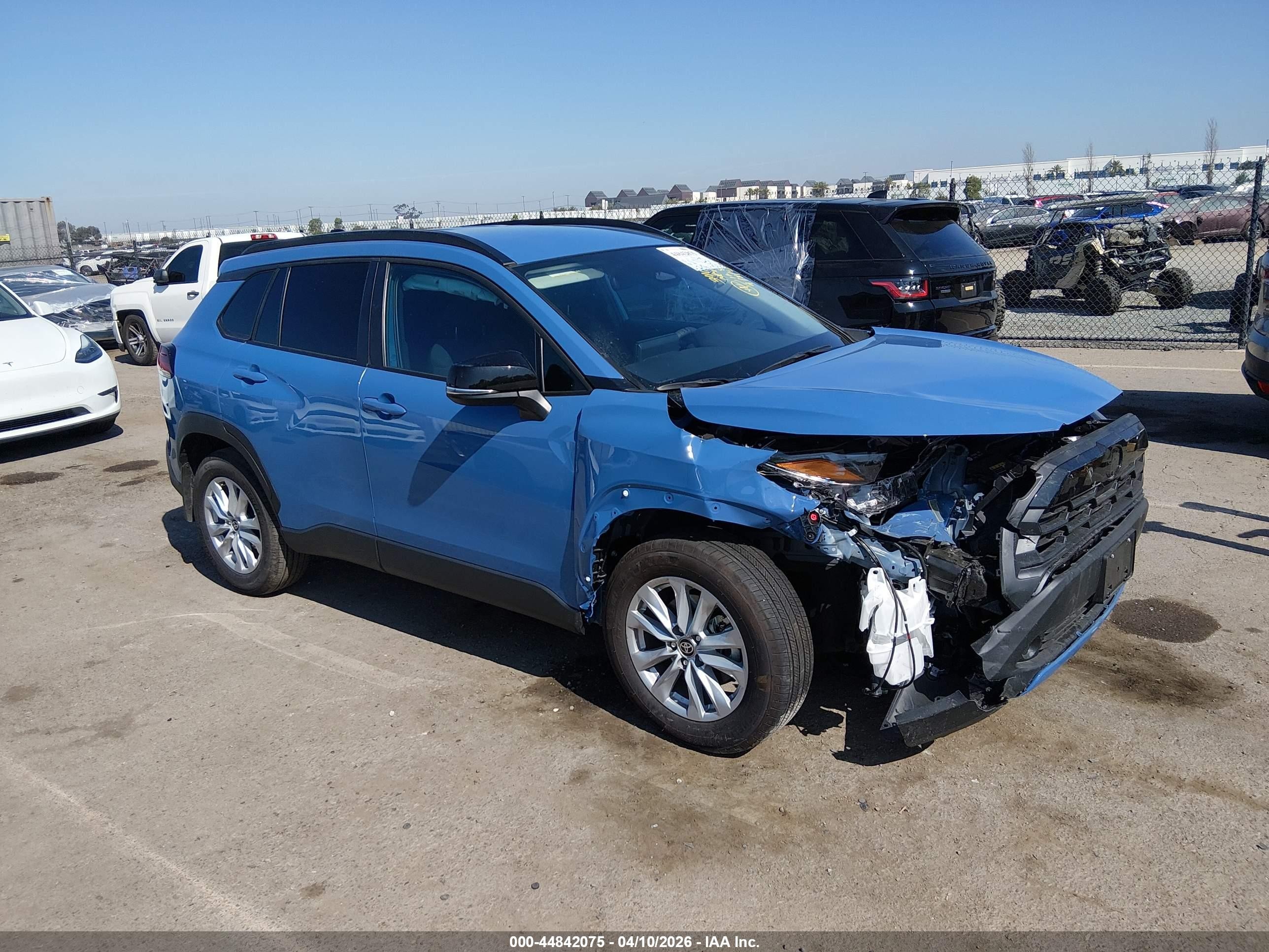 2026 Toyota Corolla Cross LE, VIN 7MUCAAAG7TV151923 — Перед