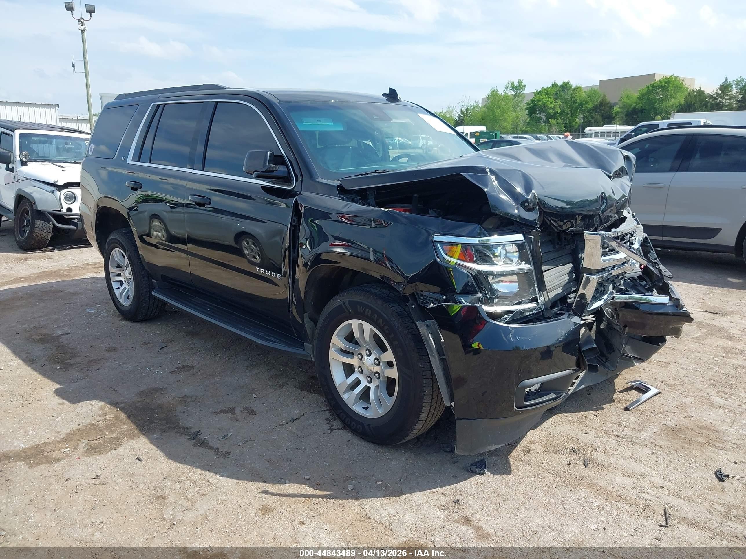 2018 Chevrolet Tahoe LT, VIN 1GNSCBKC1JR365391 — Front end