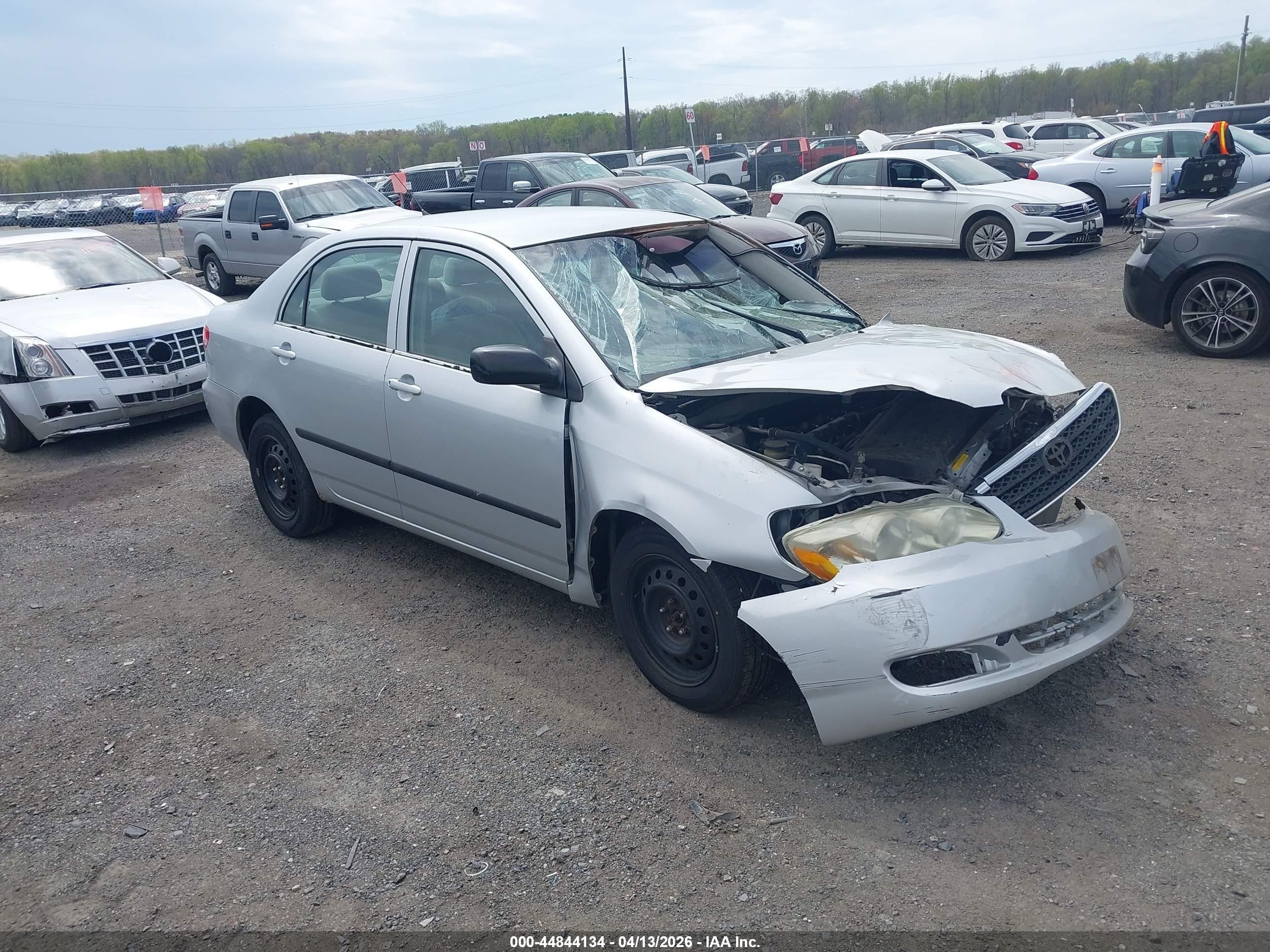 2005 Toyota Corolla LE, VIN 1NXBR32E95Z367838 — Front end
