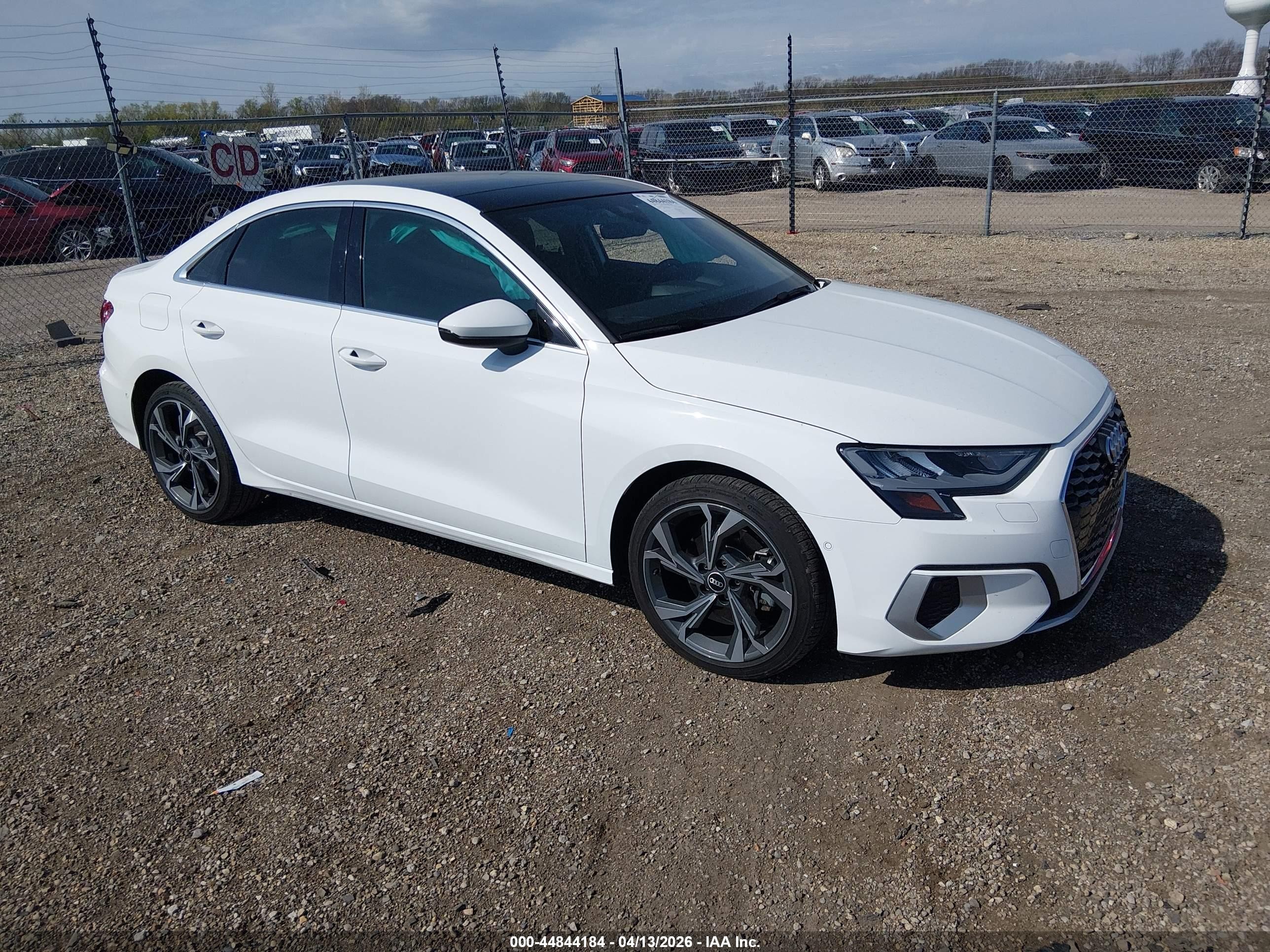 2022 Audi A3 Premium, VIN WAUAUDGYXNA030097 — Бок