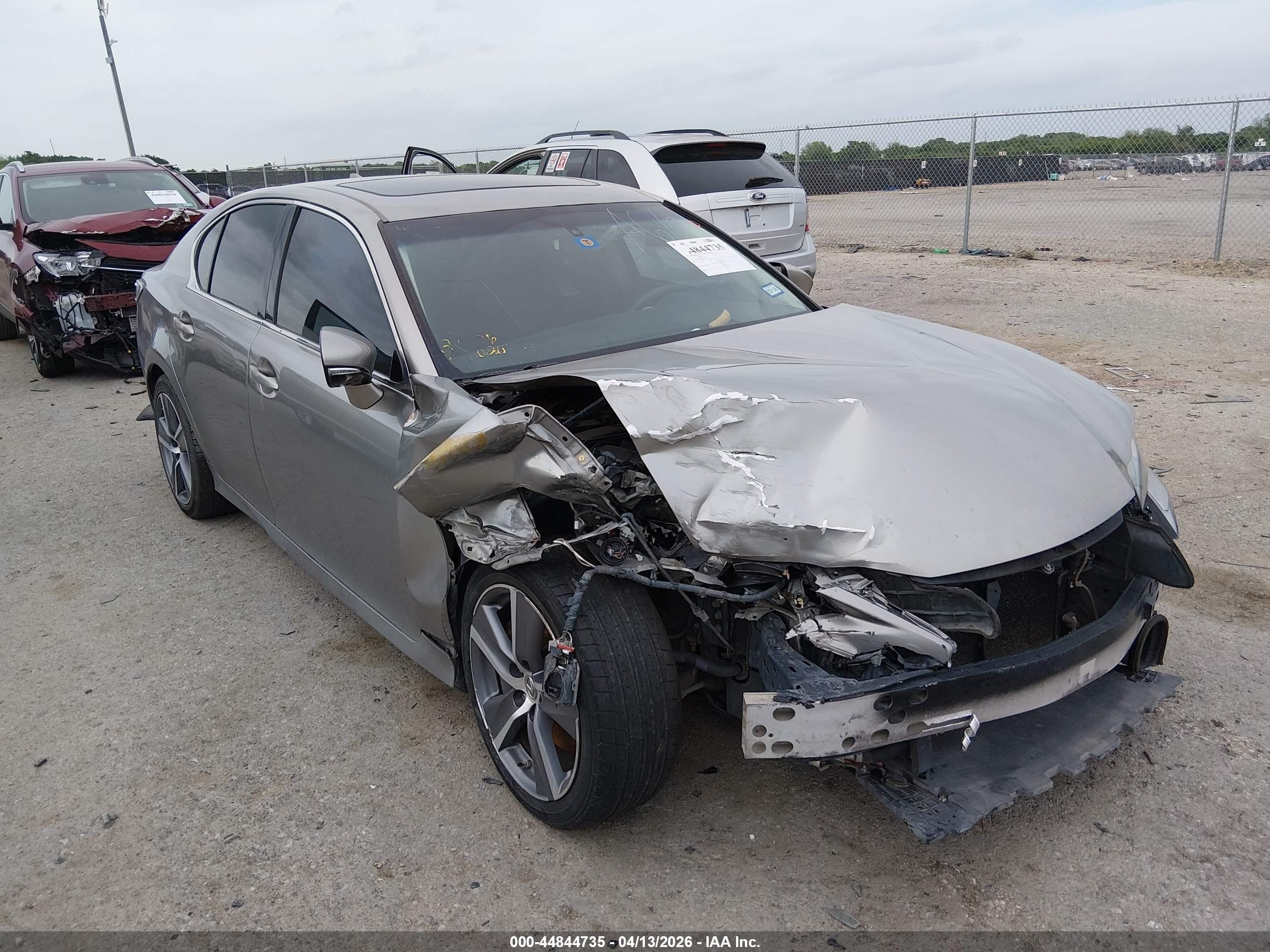 2016 Lexus GS 200t, VIN JTHBA1BL8GA001130 — Перед