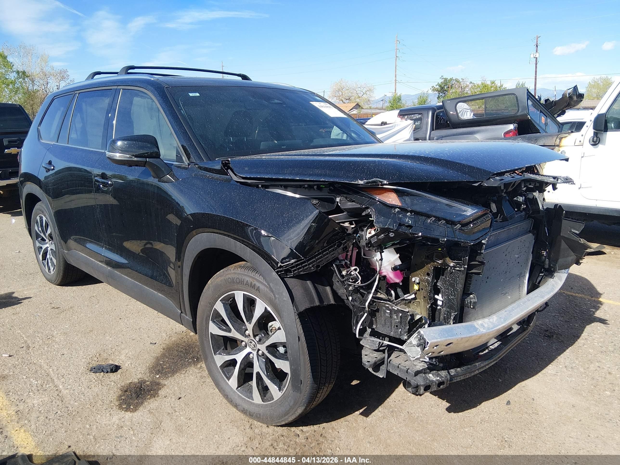 2026 Toyota Grand Highlander Hybrid MAX Platinum, VIN 5TDADAB52TS029444 — Перед