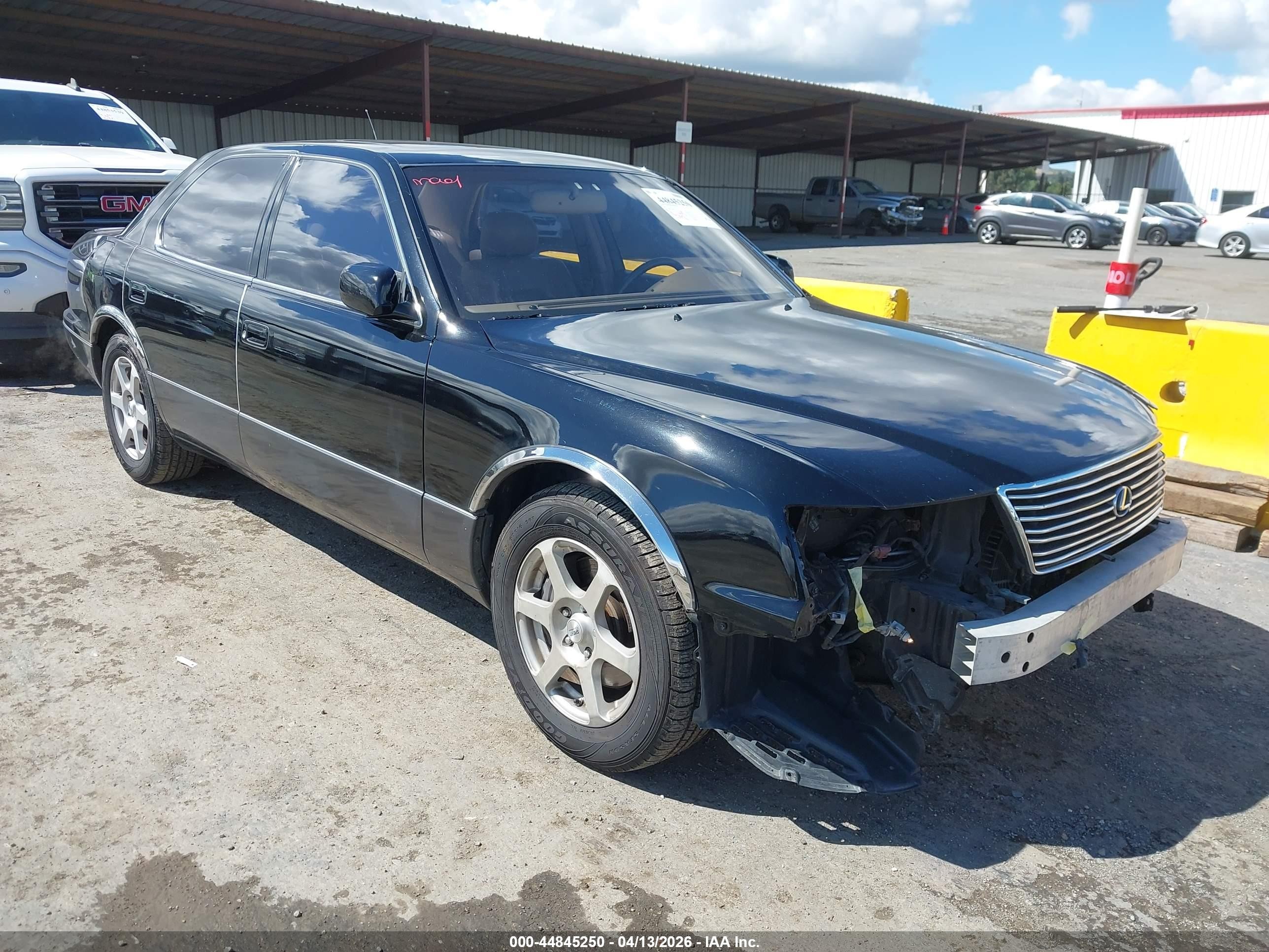 1996 Lexus LS 400, VIN JT8BH22F1T0063836 — Front end
