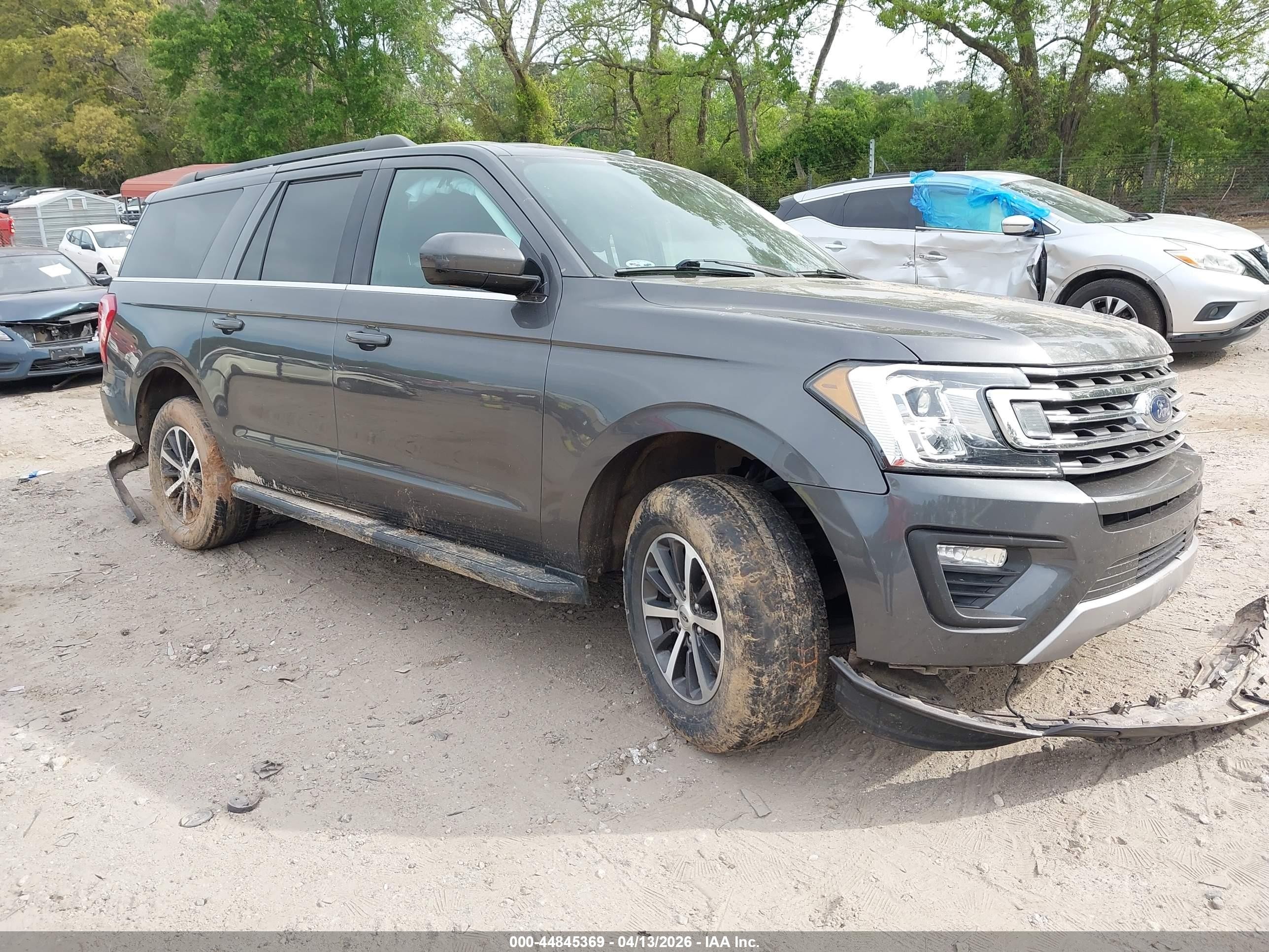 2018 Ford Expedition Max XLT, VIN 1FMJK1HT8JEA35663 — Side