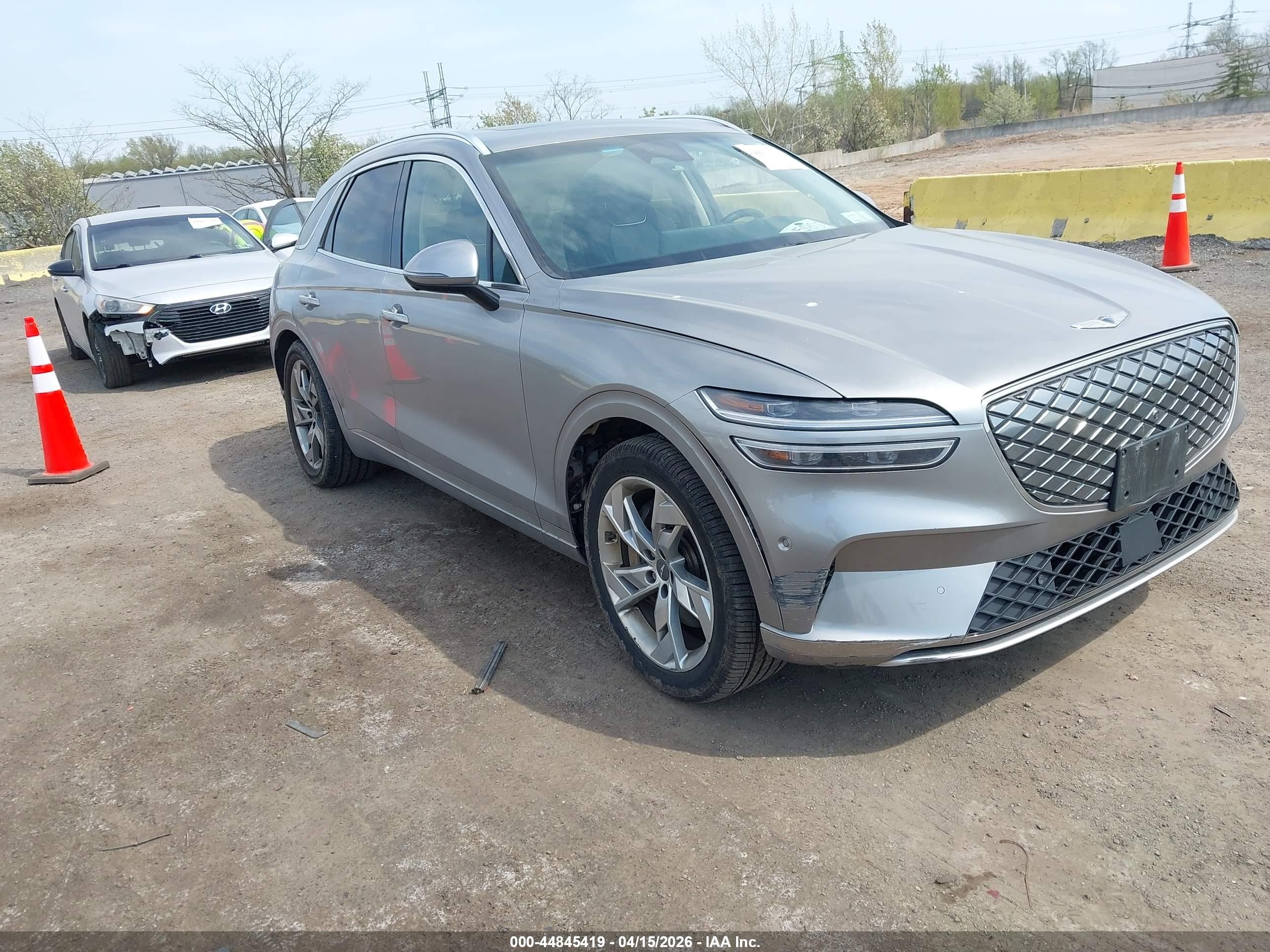 2024 Genesis GV70 Advanced, VIN 5NMMCET18RH001808 — Side