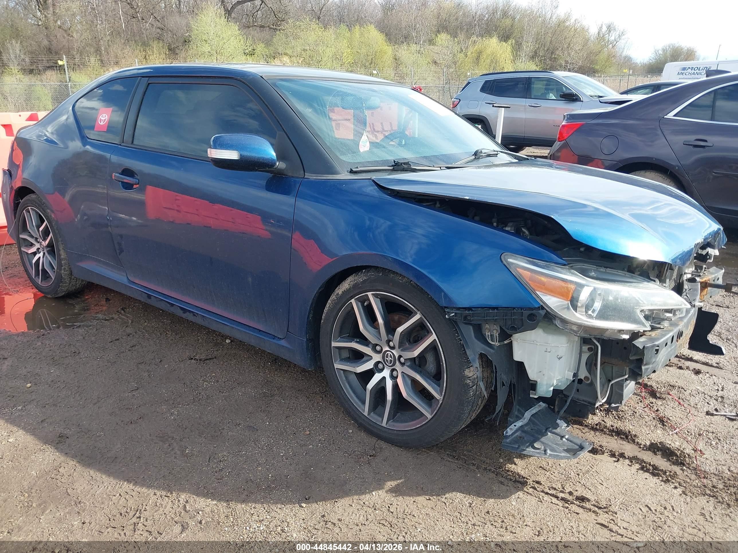 2014 Scion tC 10 Series, VIN JTKJF5C72E3073636 — Front end