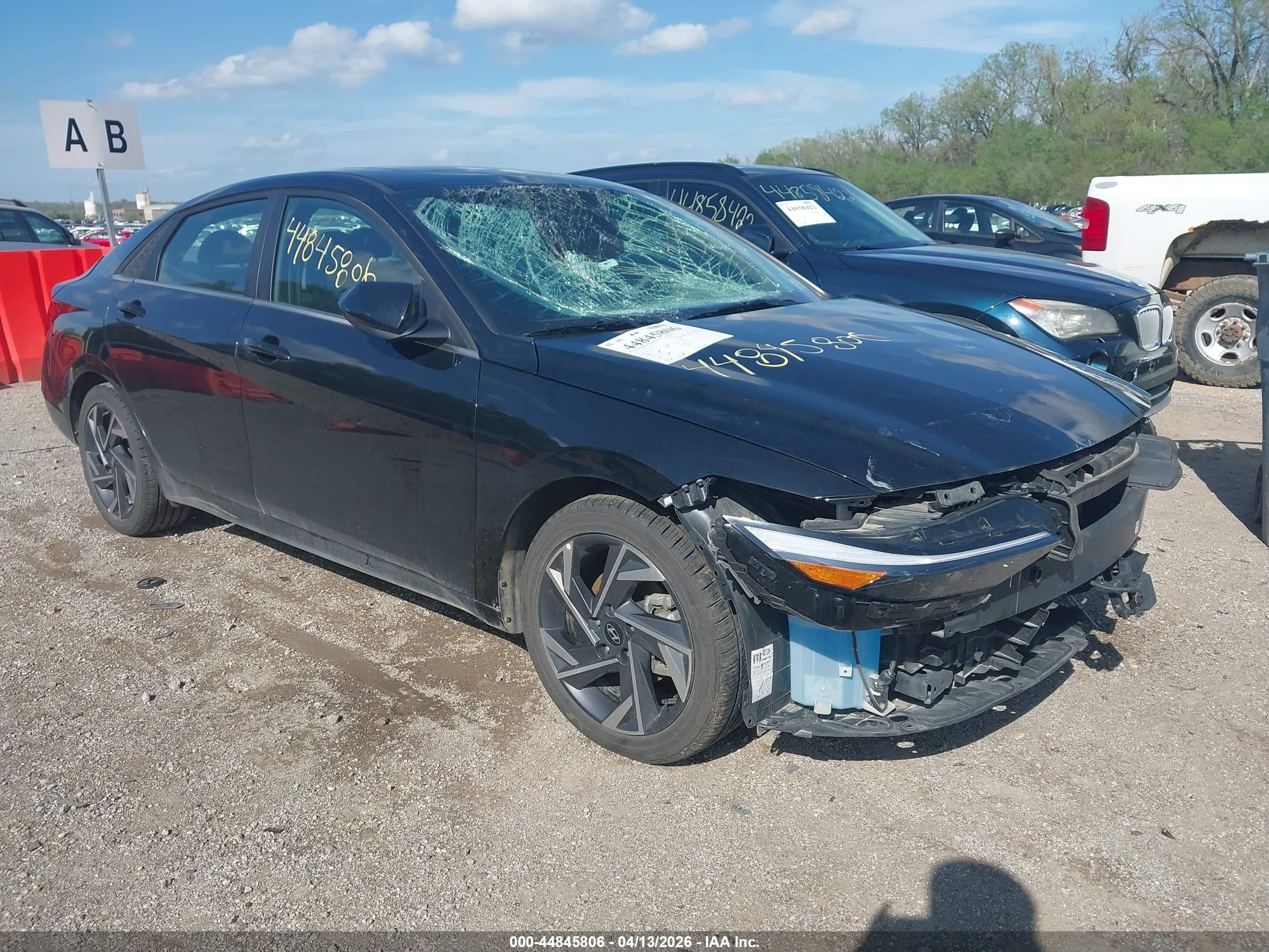 2024 Hyundai Elantra SEL, VIN KMHLS4DG7RU751362 — Front end