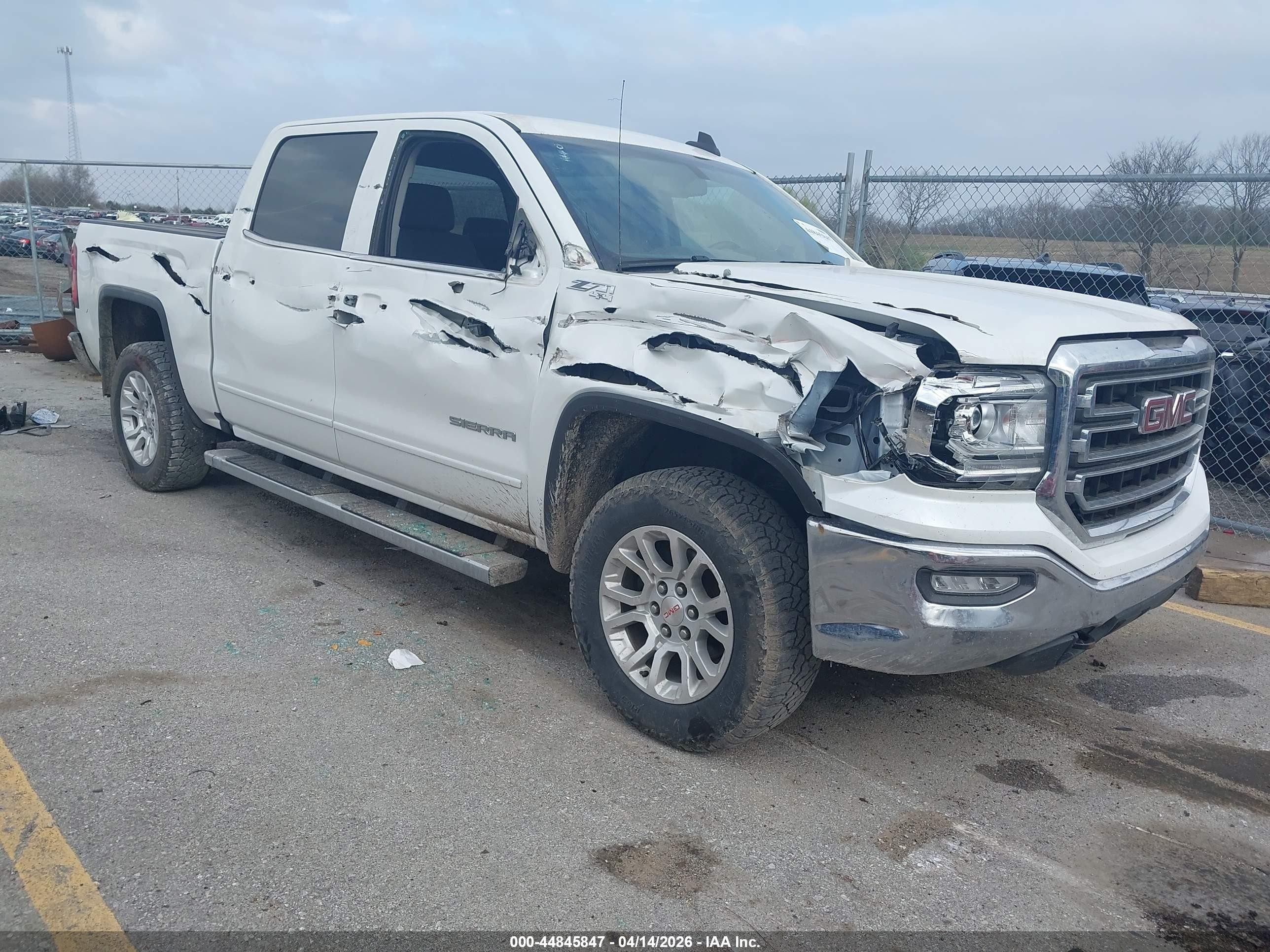 2018 GMC Sierra 1500 SLE, VIN 3GTU2MEC0JG334502 — Side