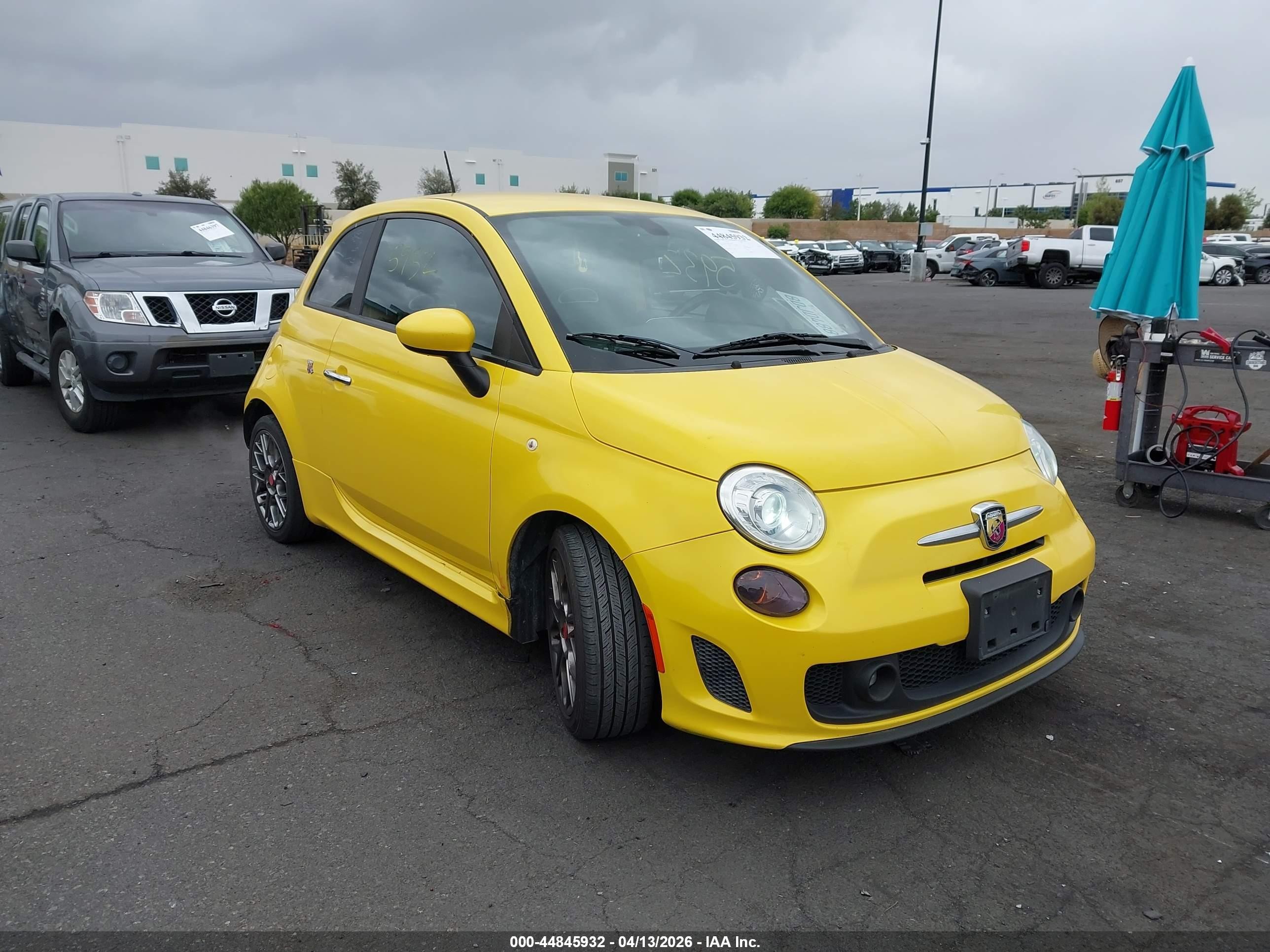 2017 FIAT 500 Abarth, VIN 3C3CFFFH1HT621309 — Side