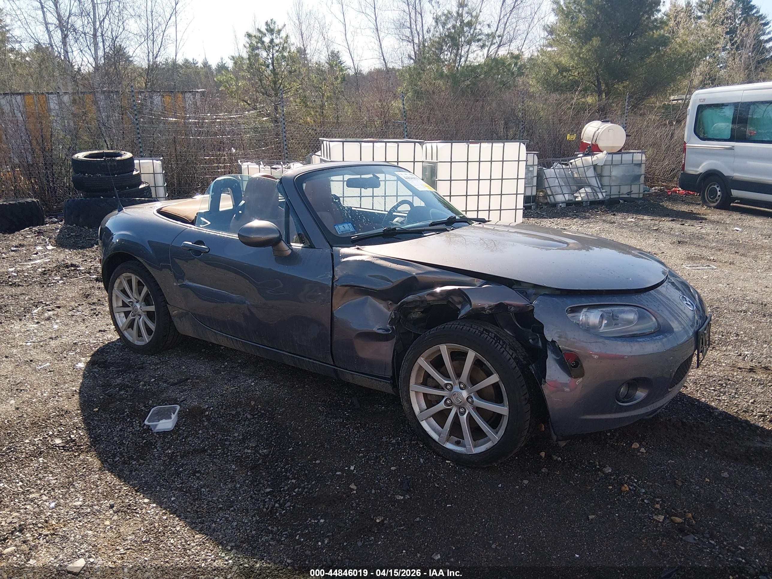 2006 Mazda MX-5 Miata Touring, VIN JM1NC25F160108772 — Front end