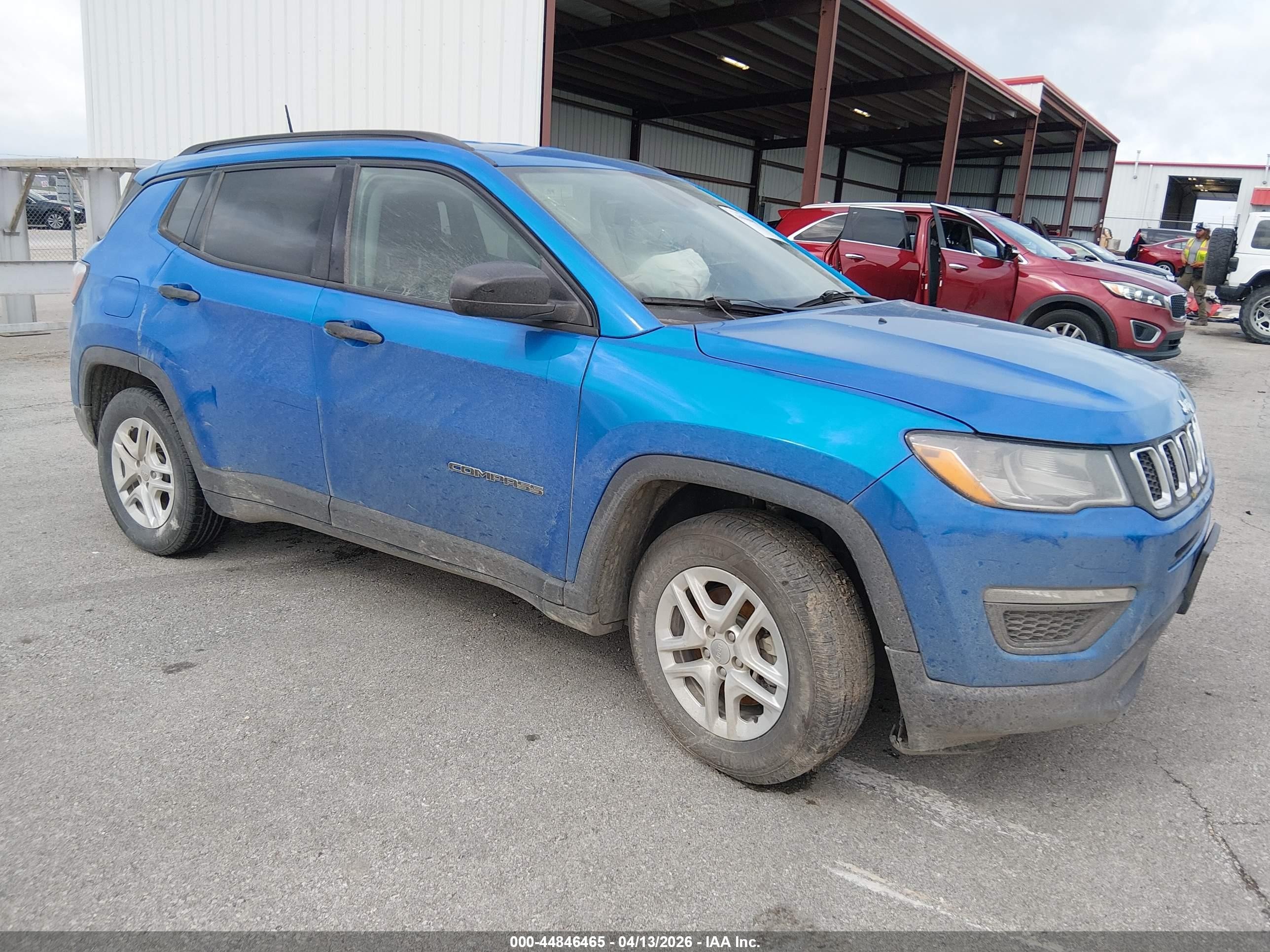 2018 Jeep Compass Sport, VIN 3C4NJCAB6JT124587 — Front end