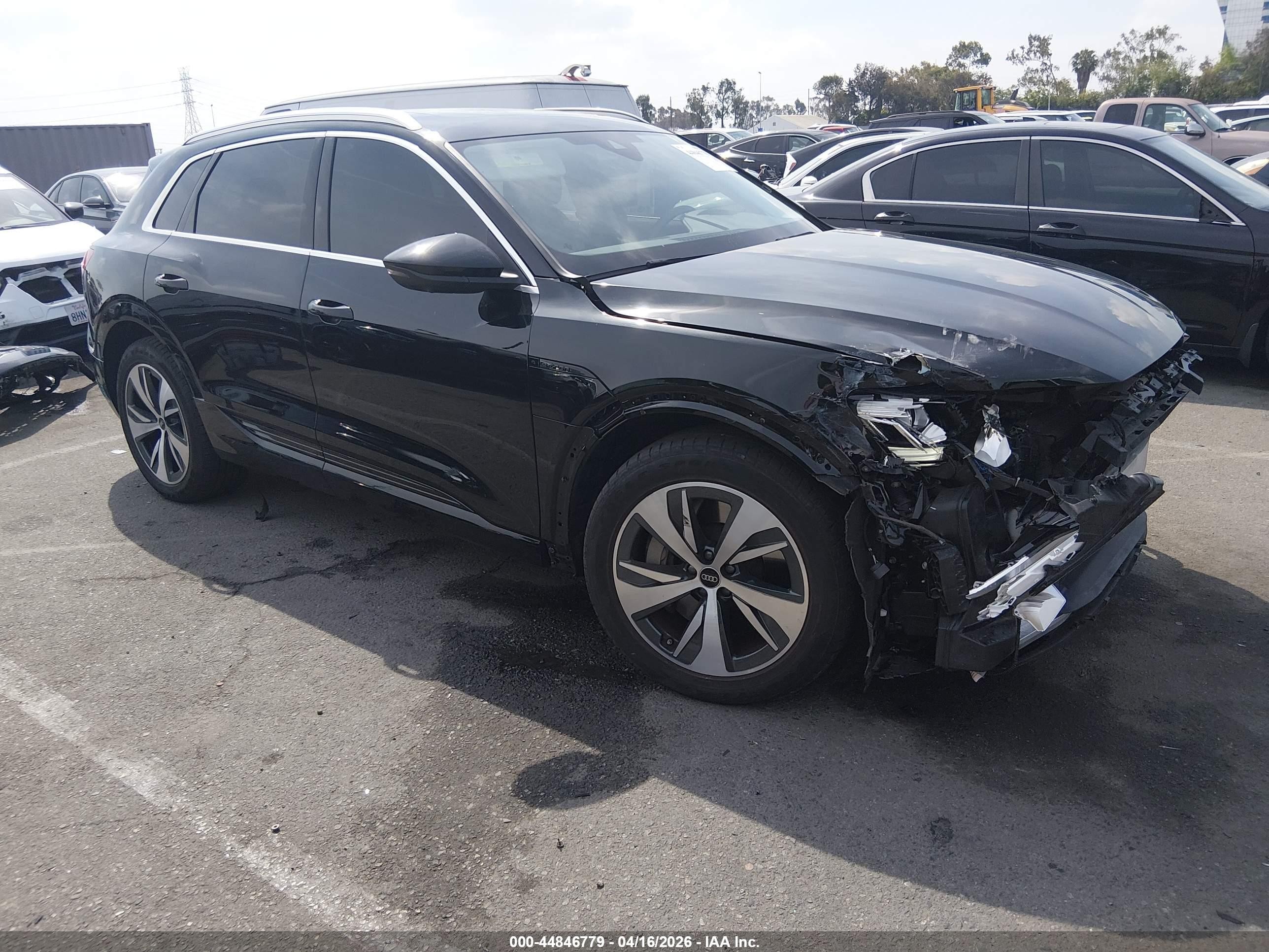 2024 Audi Q8 e-tron Premium Plus, VIN WA15AAGE6RB057387 — Перед