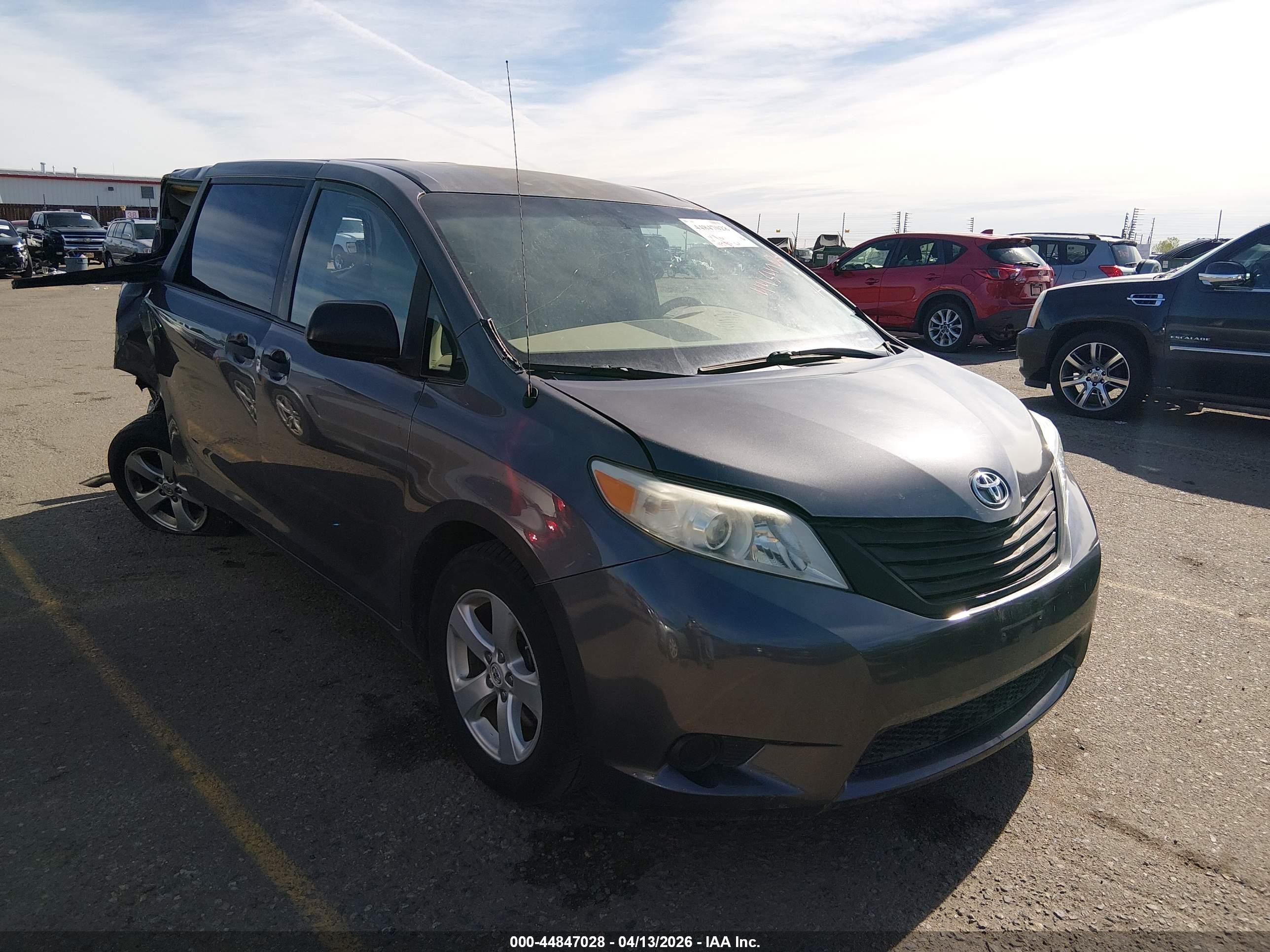 2012 Toyota Sienna, VIN 5TDZK3DC2CS199982 — Rear end