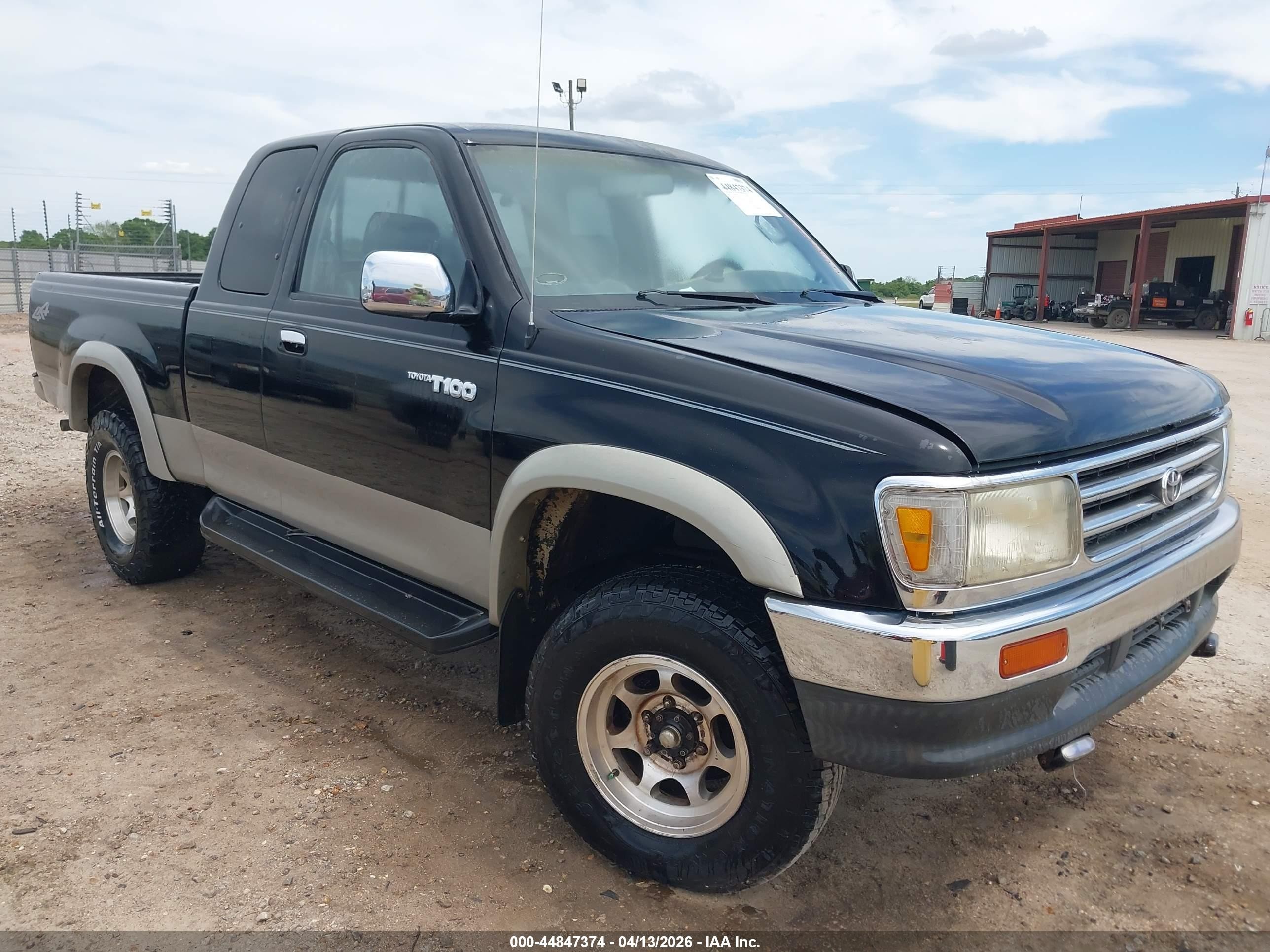 1998 Toyota T100 DX, VIN JT4UN22D4W0051069 — Rear end
