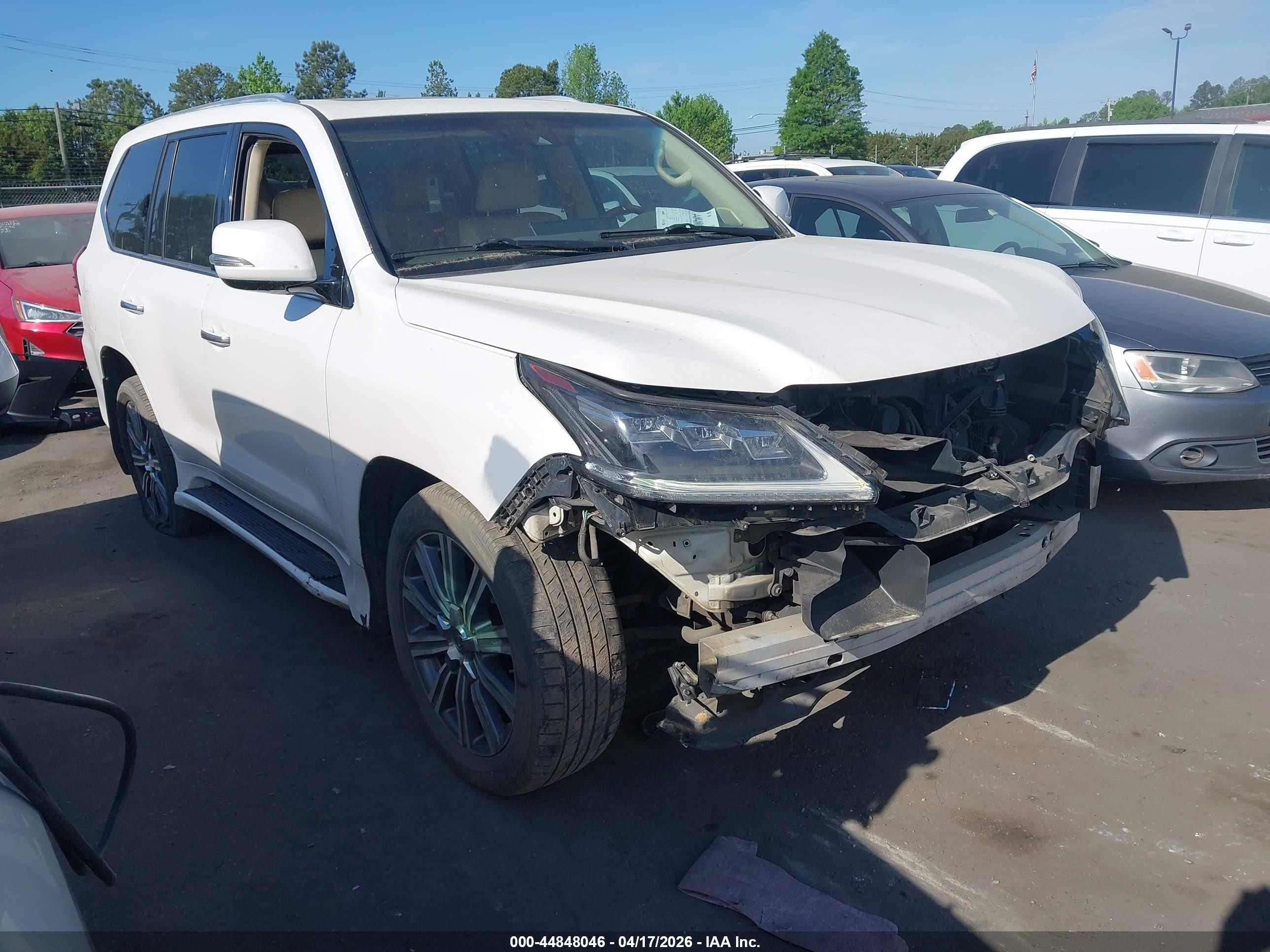 2016 Lexus LX 570, VIN JTJHY7AX0G4196196 — Front end
