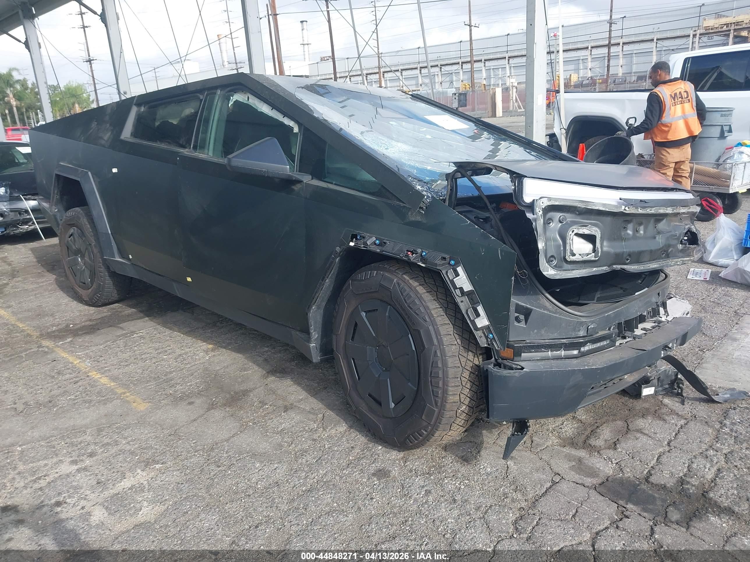 2024 Tesla Cybertruck, VIN 7G2CEHED4RA037764 — Front end