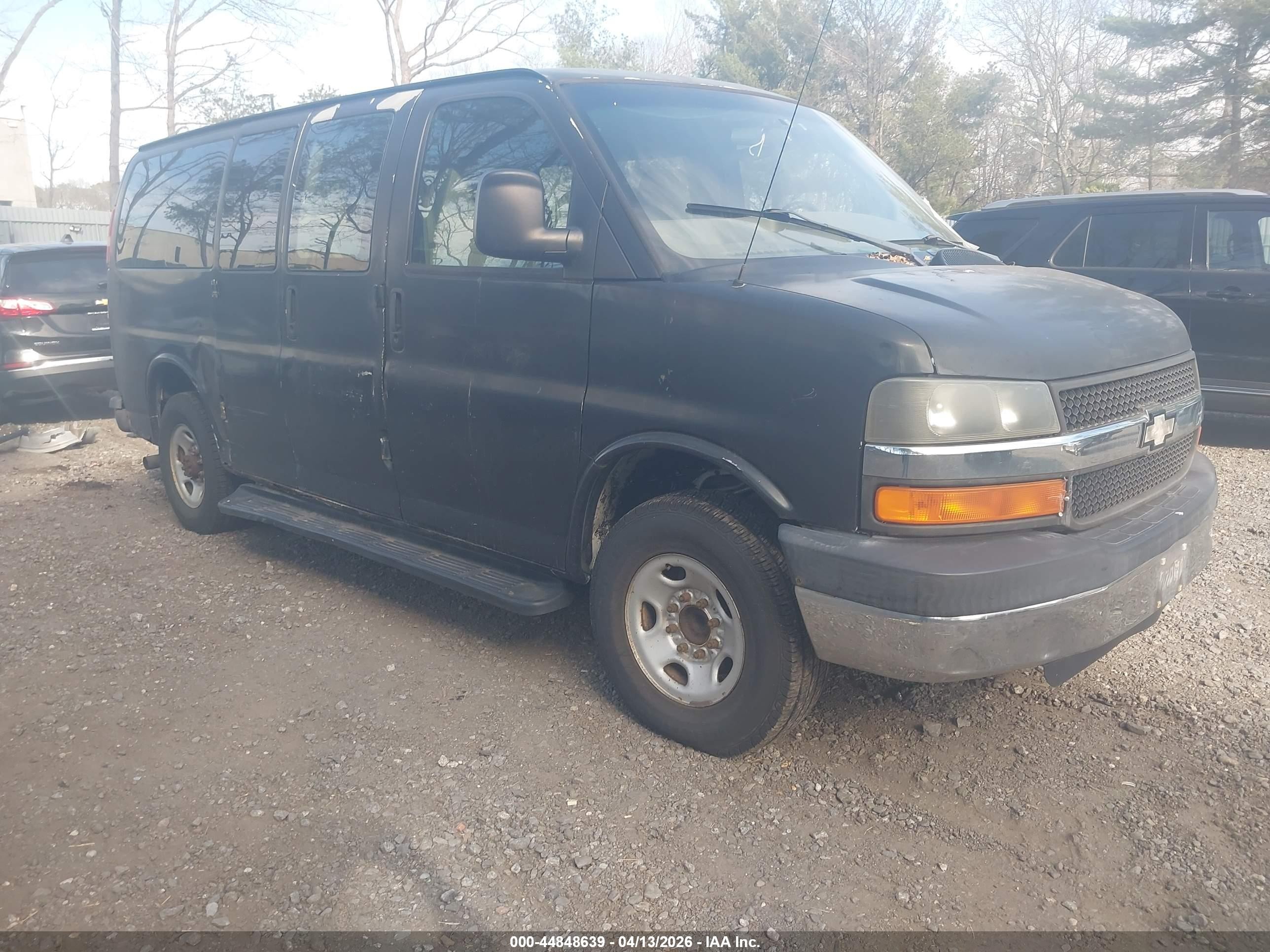 2005 Chevrolet Express Passenger, VIN 1GAHG35UX51202835 — All over