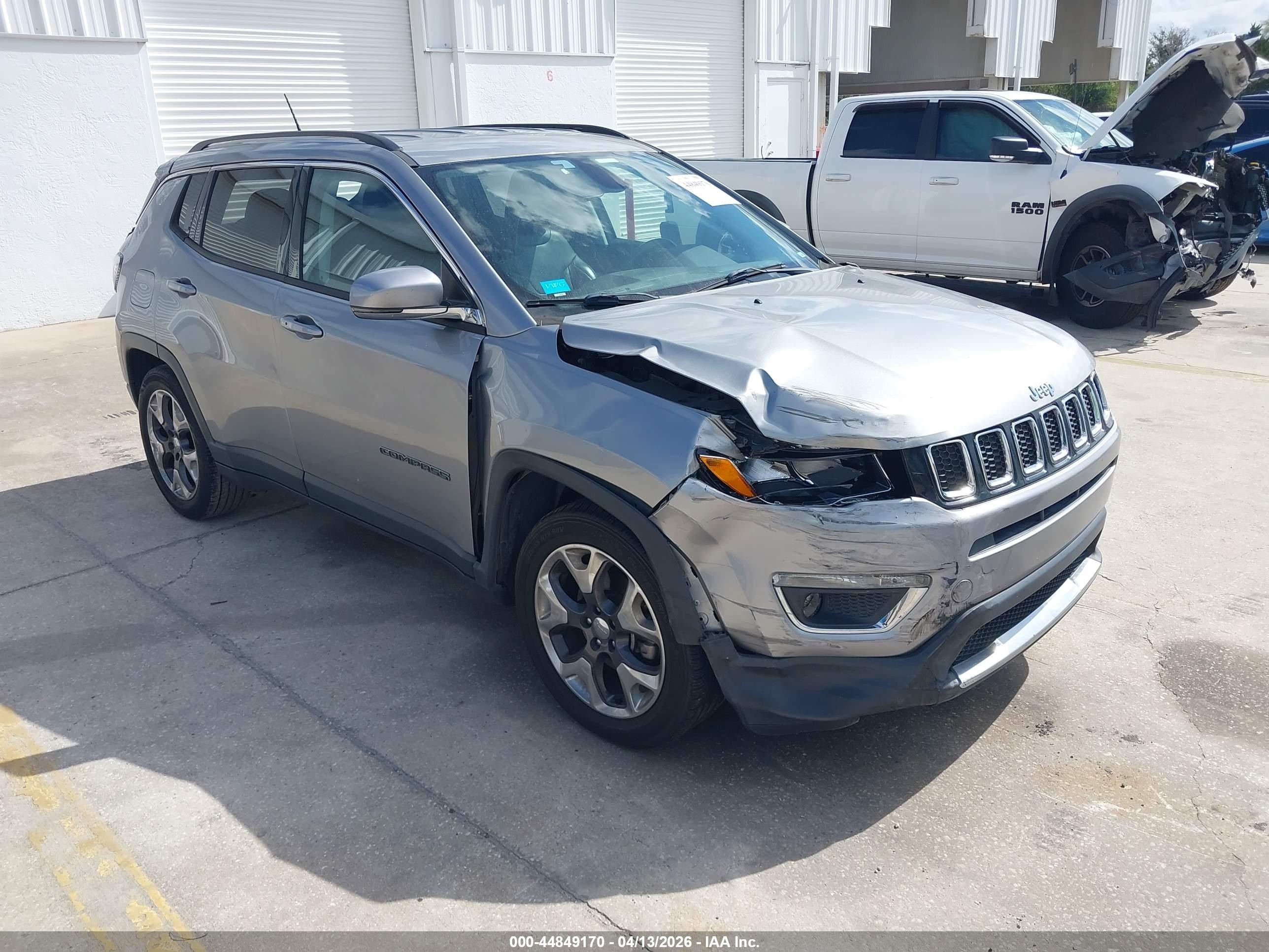 2019 Jeep Compass Limited, VIN 3C4NJCCB1KT788620 — Rear end