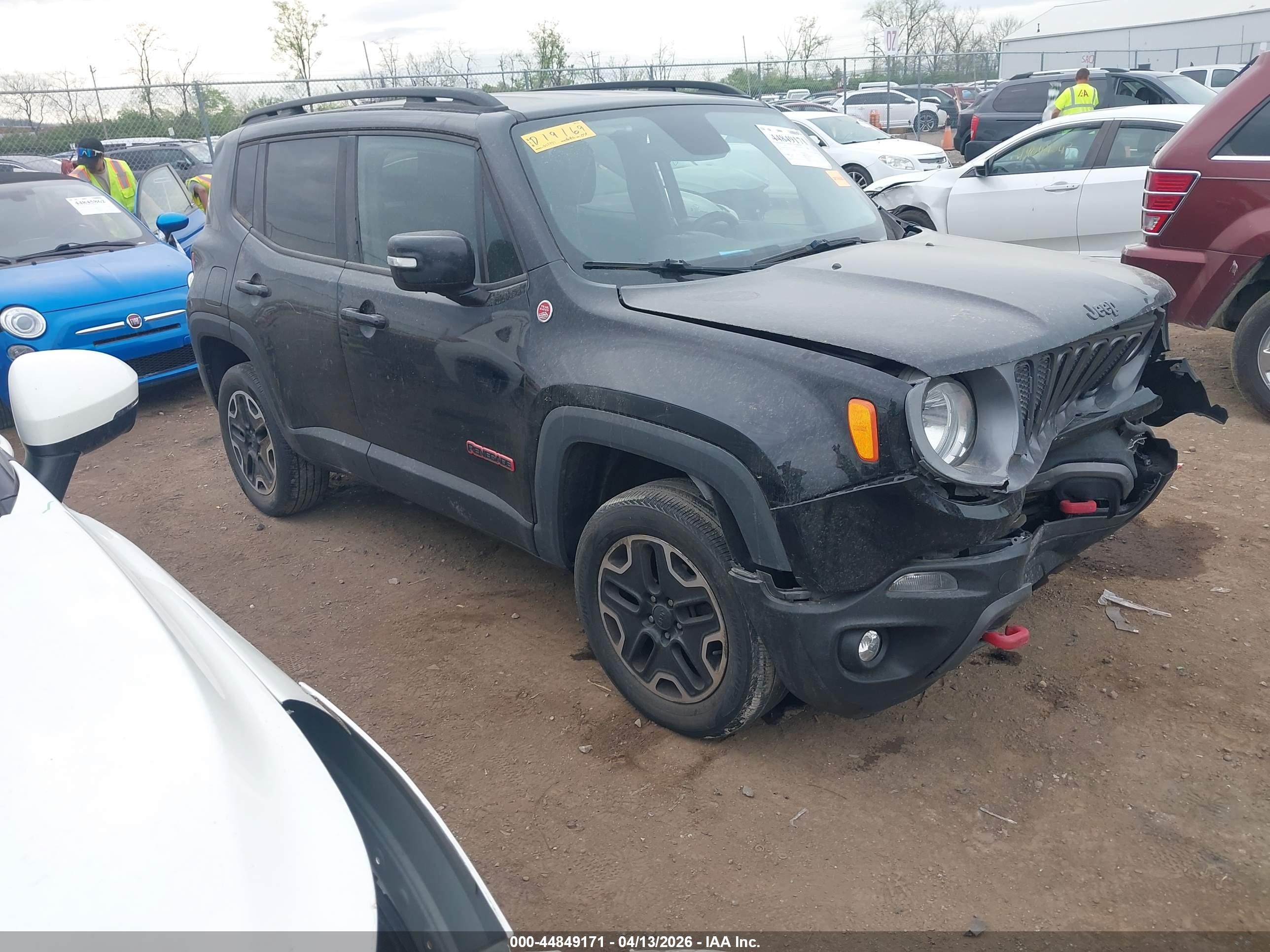 2016 Jeep Renegade Trailhawk, VIN ZACCJBCT0GPD19169 — Front end