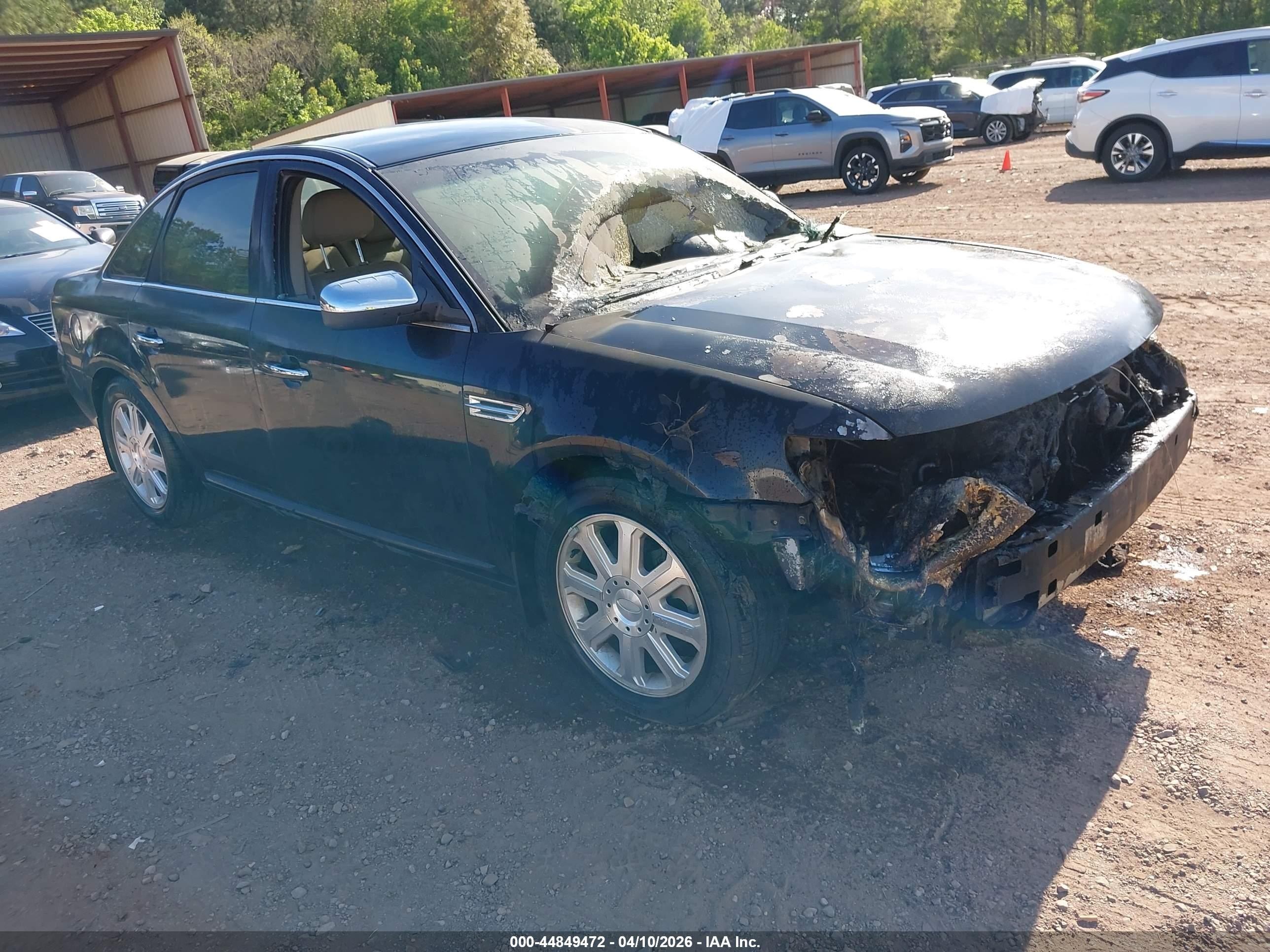 2008 Ford Taurus Limited, VIN 1FAHP25W38G145906 — Пожар в моторном отсеке